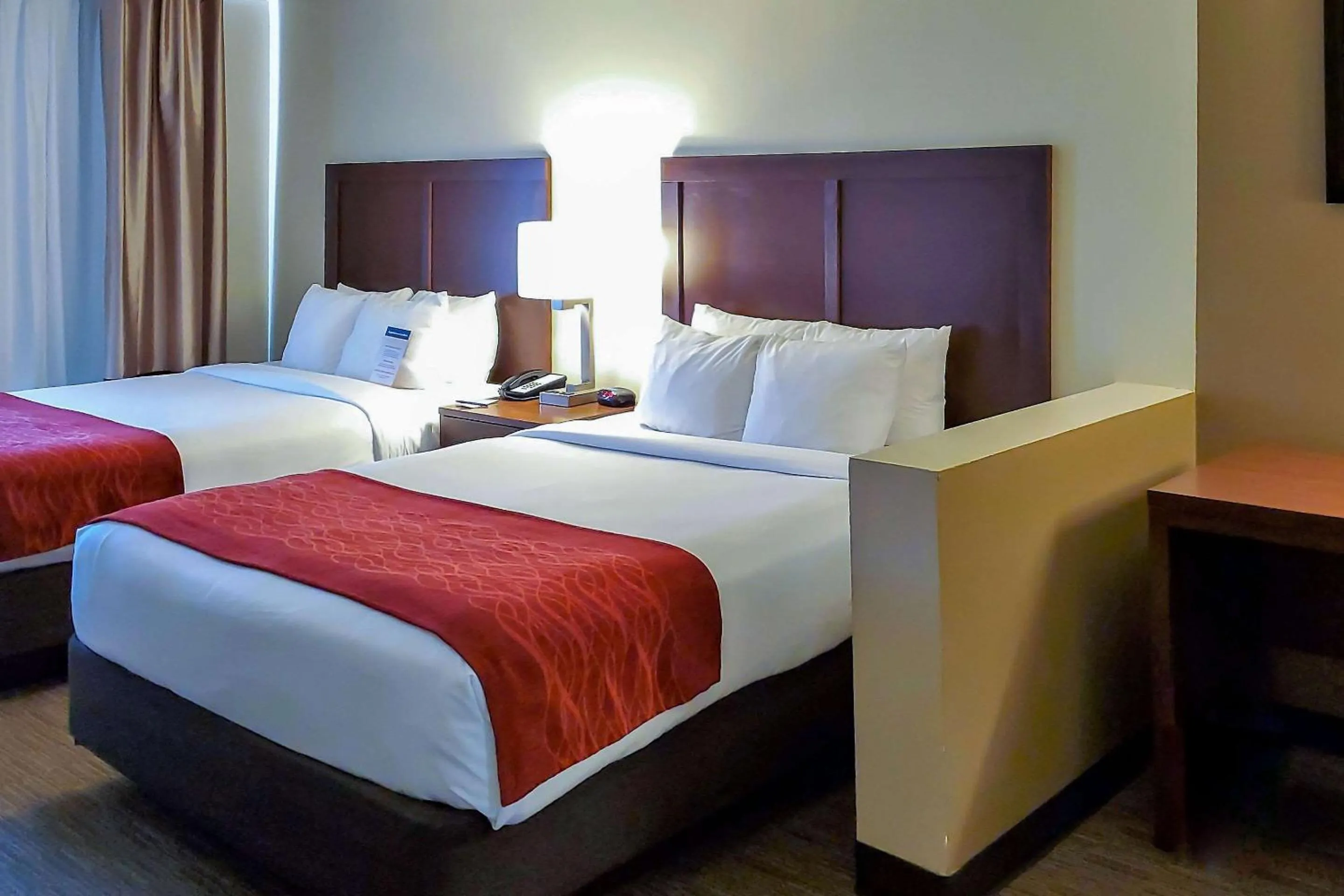 Photo of the whole room, Bed in Comfort Inn & Suites Tempe Phoenix Sky Harbor Airport