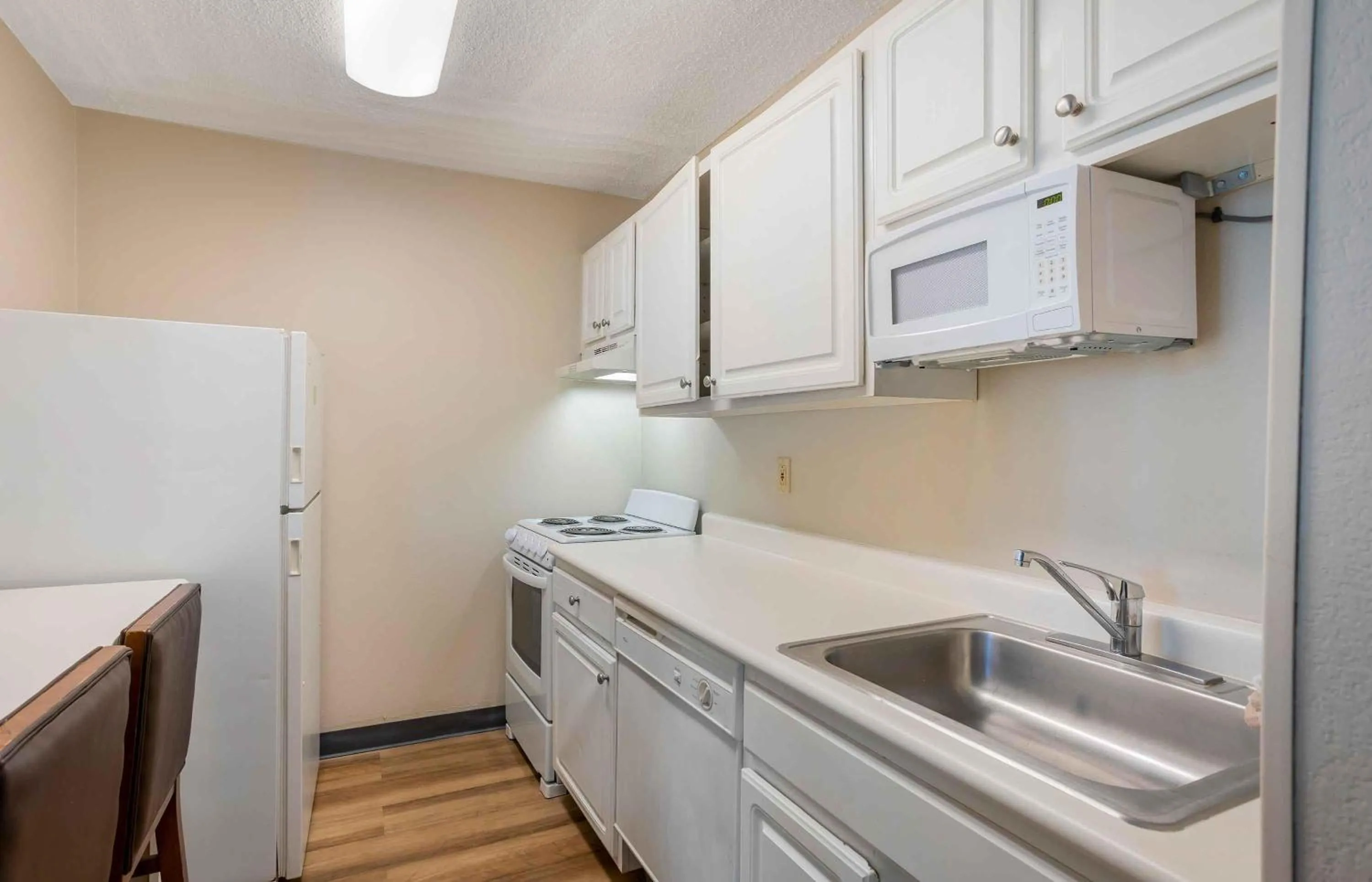 Kitchen or kitchenette in Extended Stay America Suites - Philadelphia - Airport - Bartram Ave