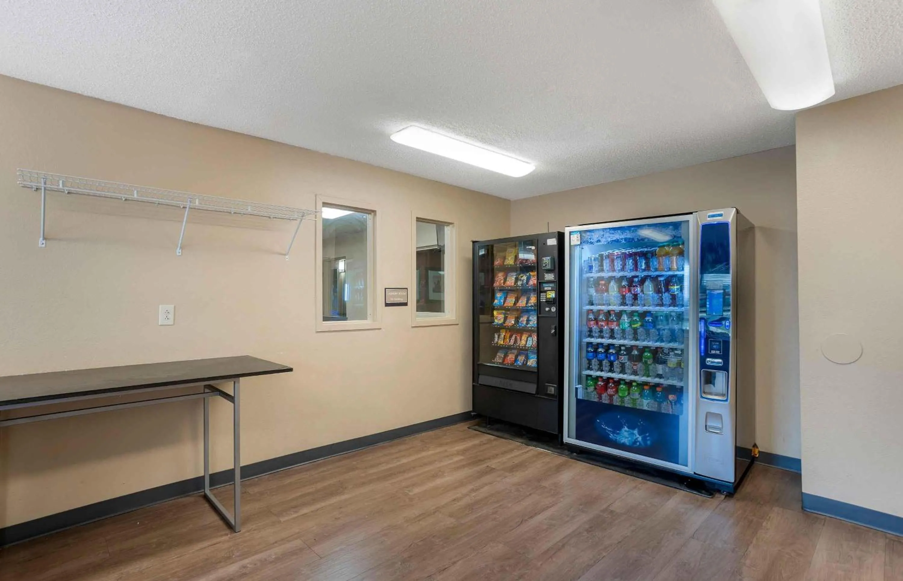 Property building in Extended Stay America Suites - Philadelphia - Airport - Bartram Ave