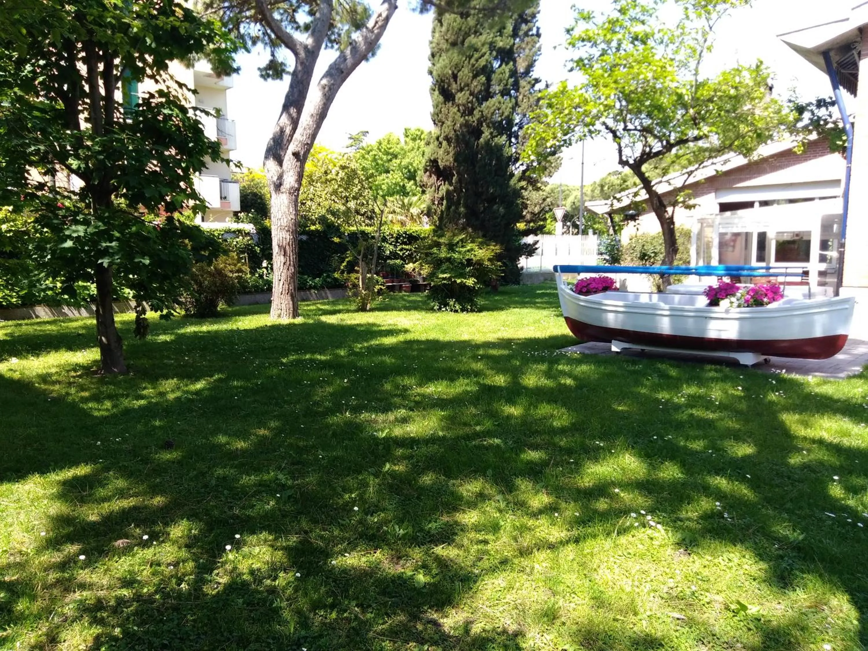 Garden in B&B and Sail