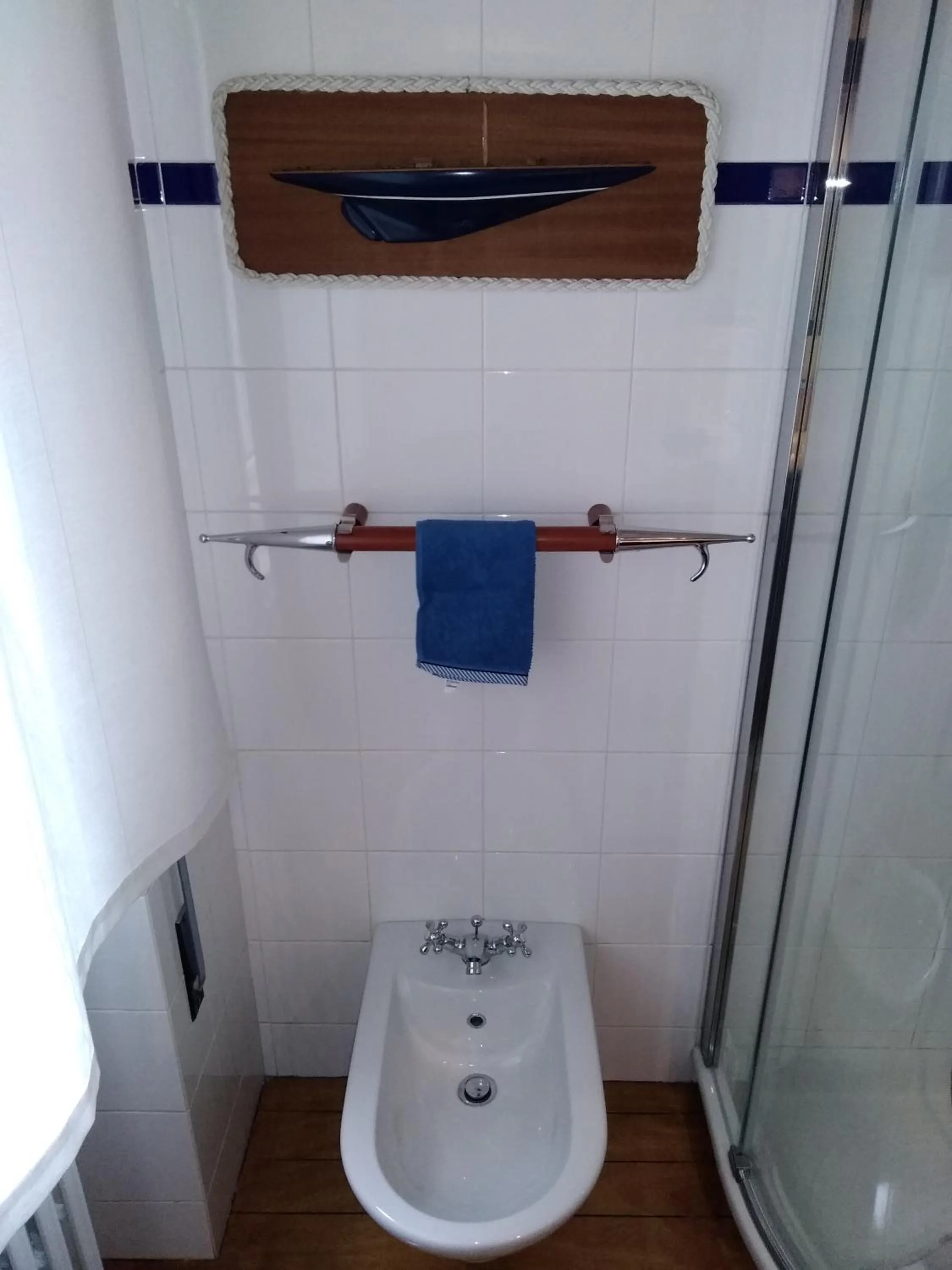 Bathroom in B&B and Sail