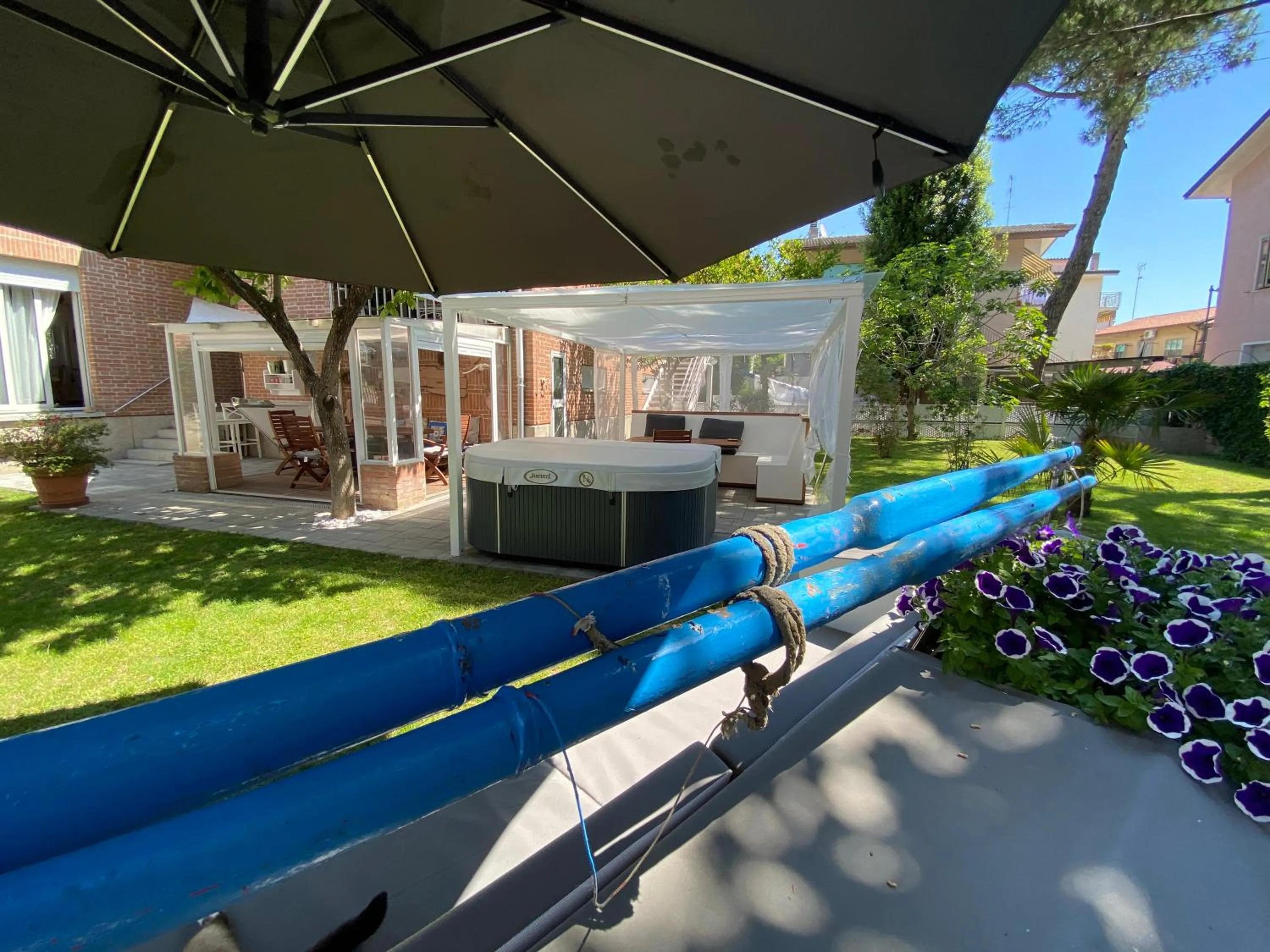 Garden in B&B and Sail