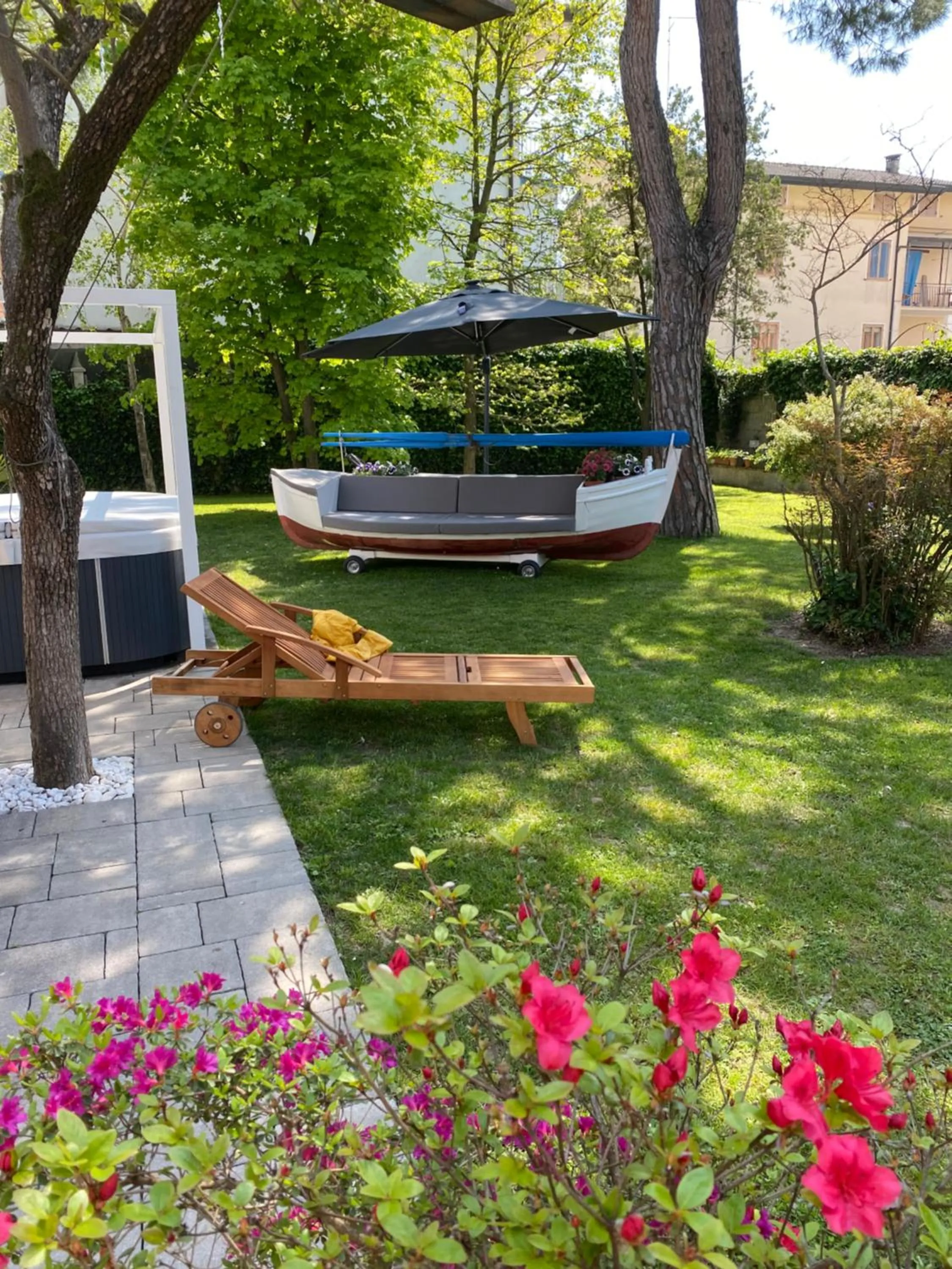 Garden in B&B and Sail