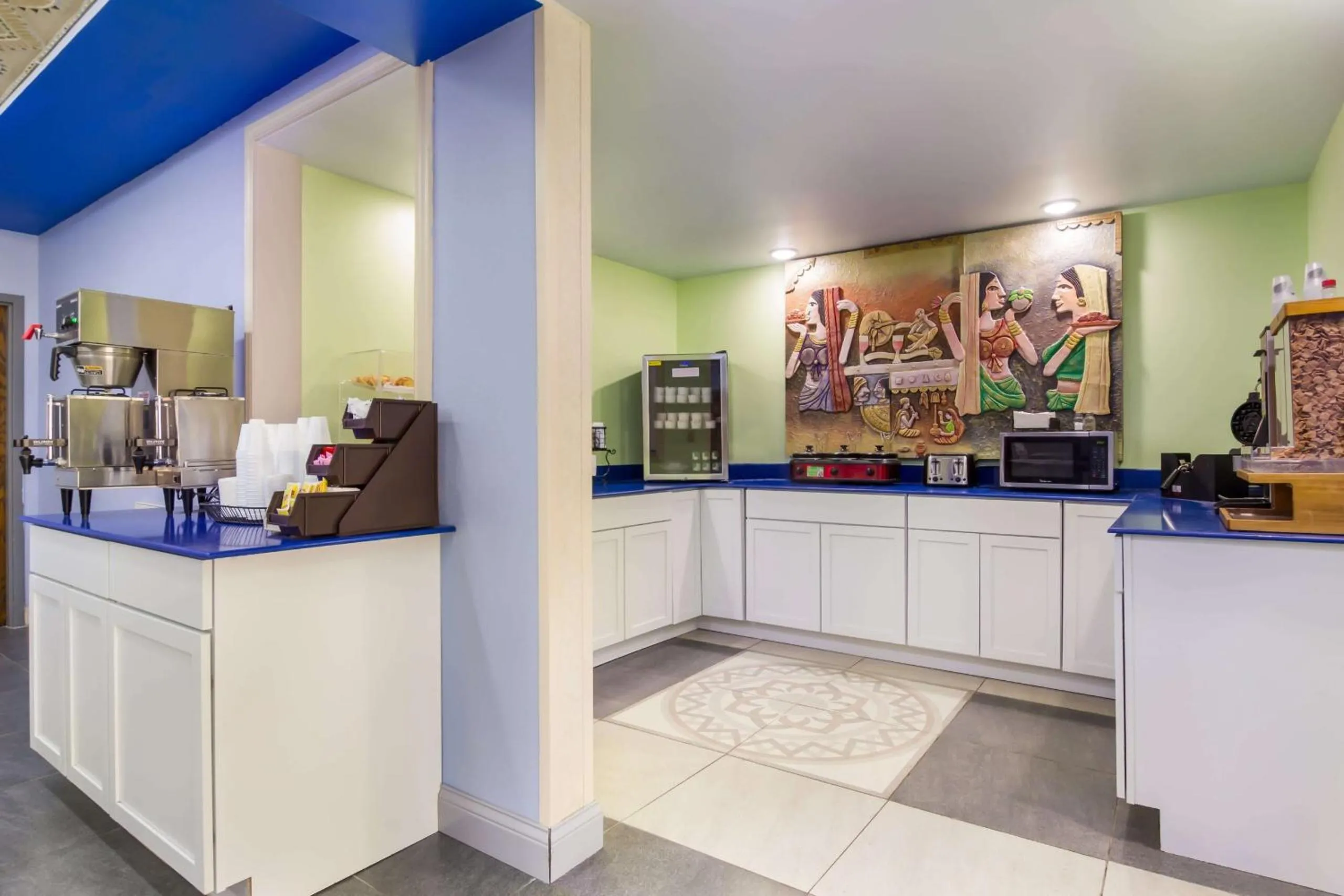 Coffee/tea facilities in One life studio and suites