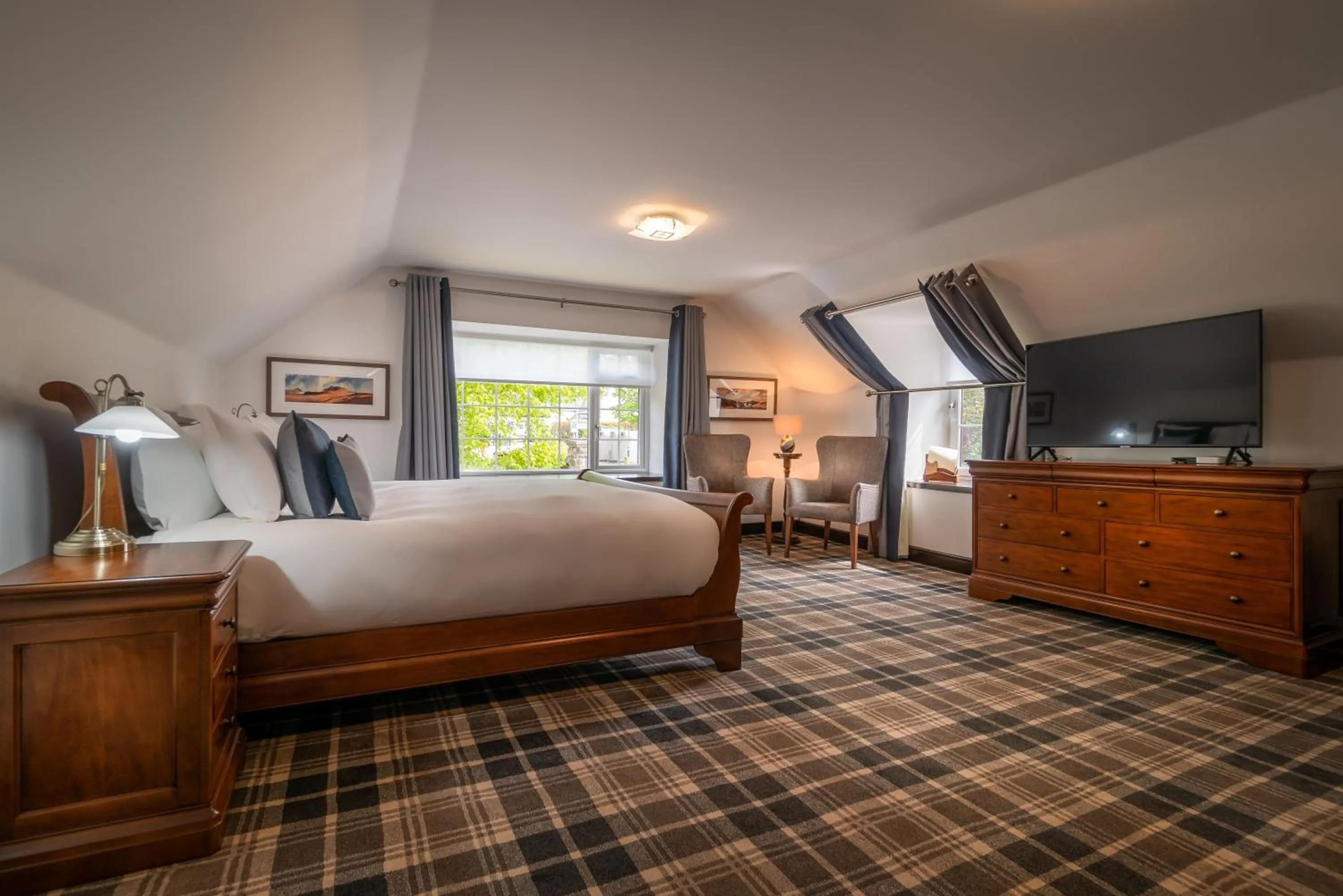 Photo of the whole room, Bed in Edinbane Lodge