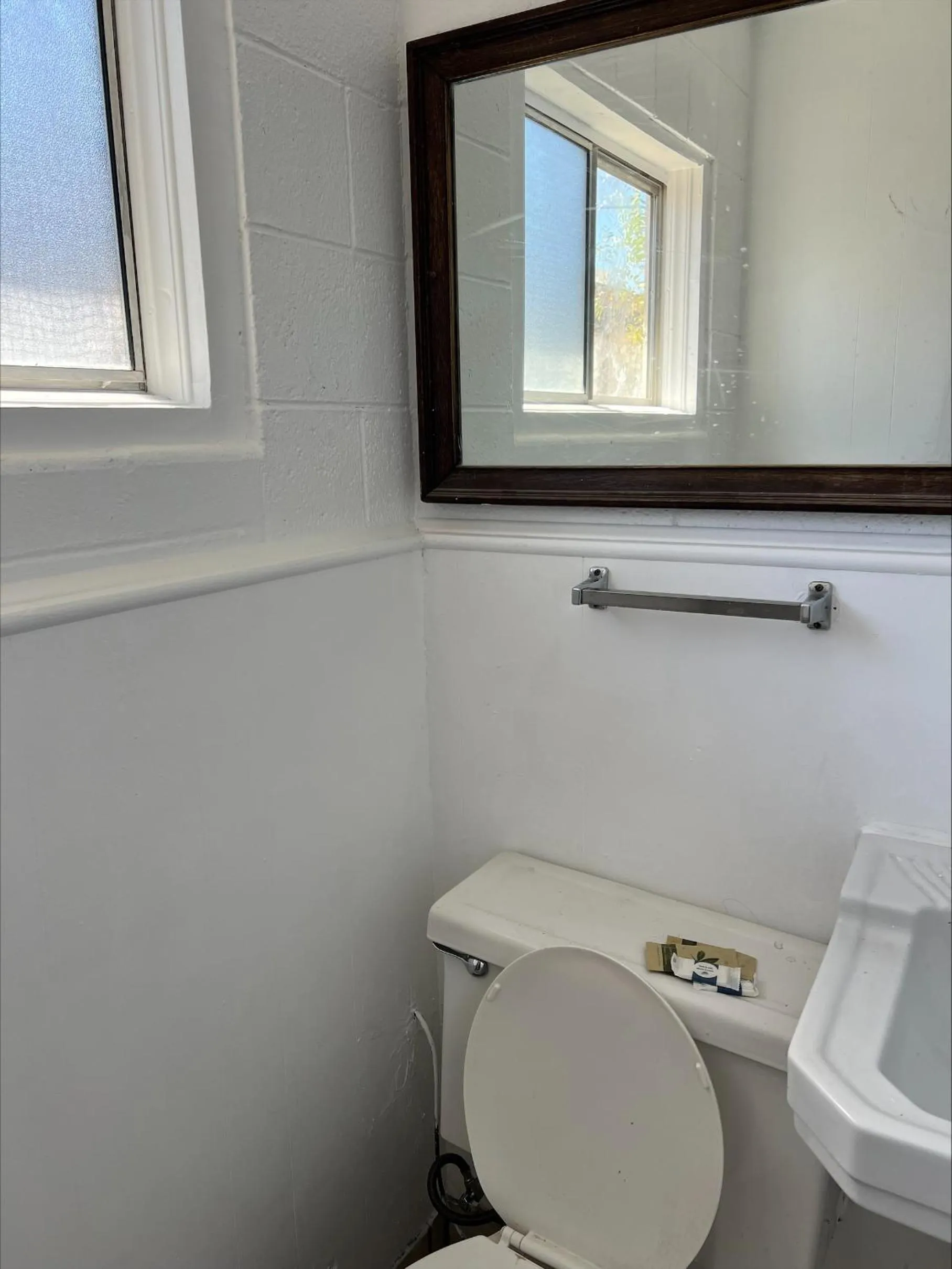 Bathroom in Carl's Motel