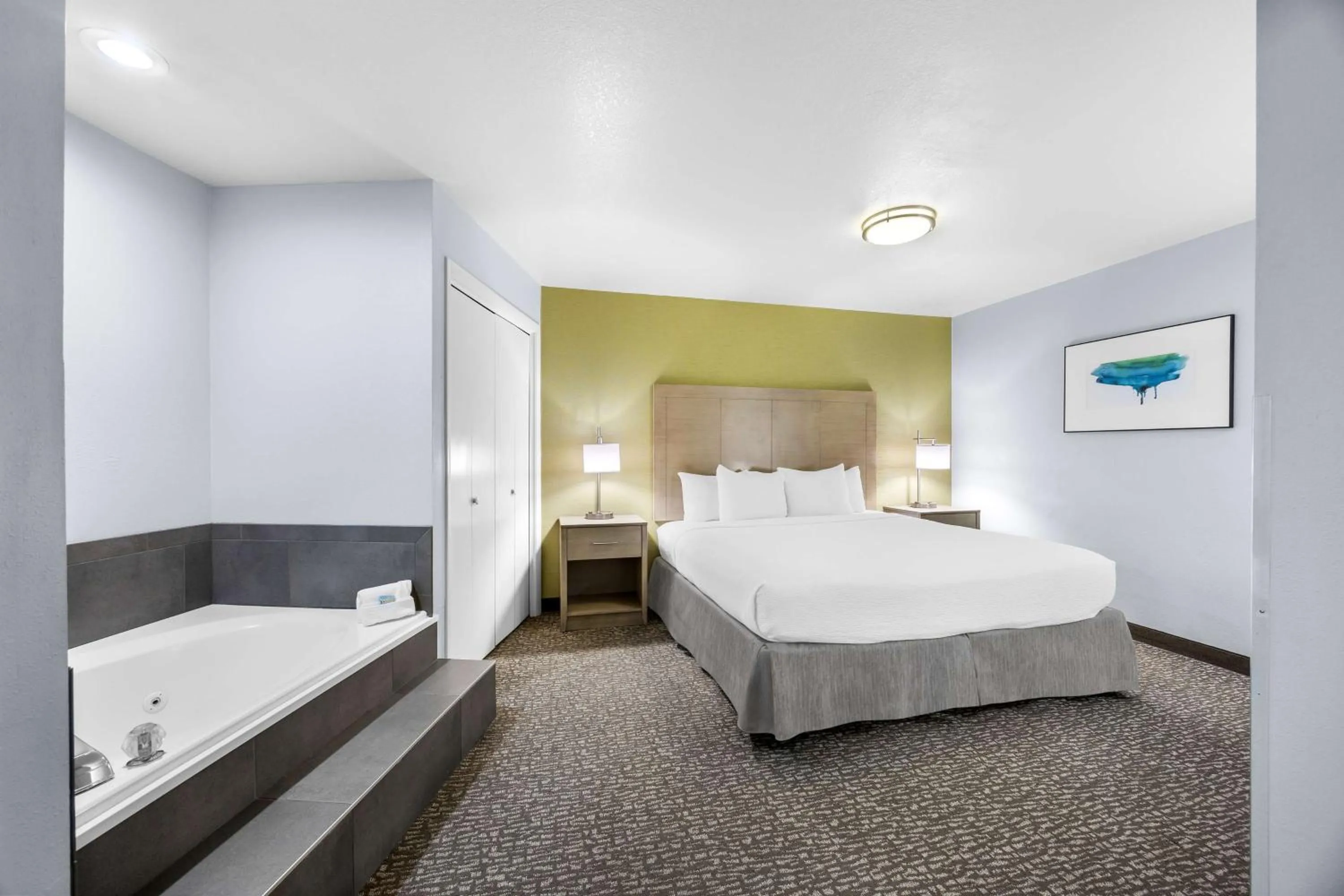 Photo of the whole room, Bed in Best Western Grants Pass Inn