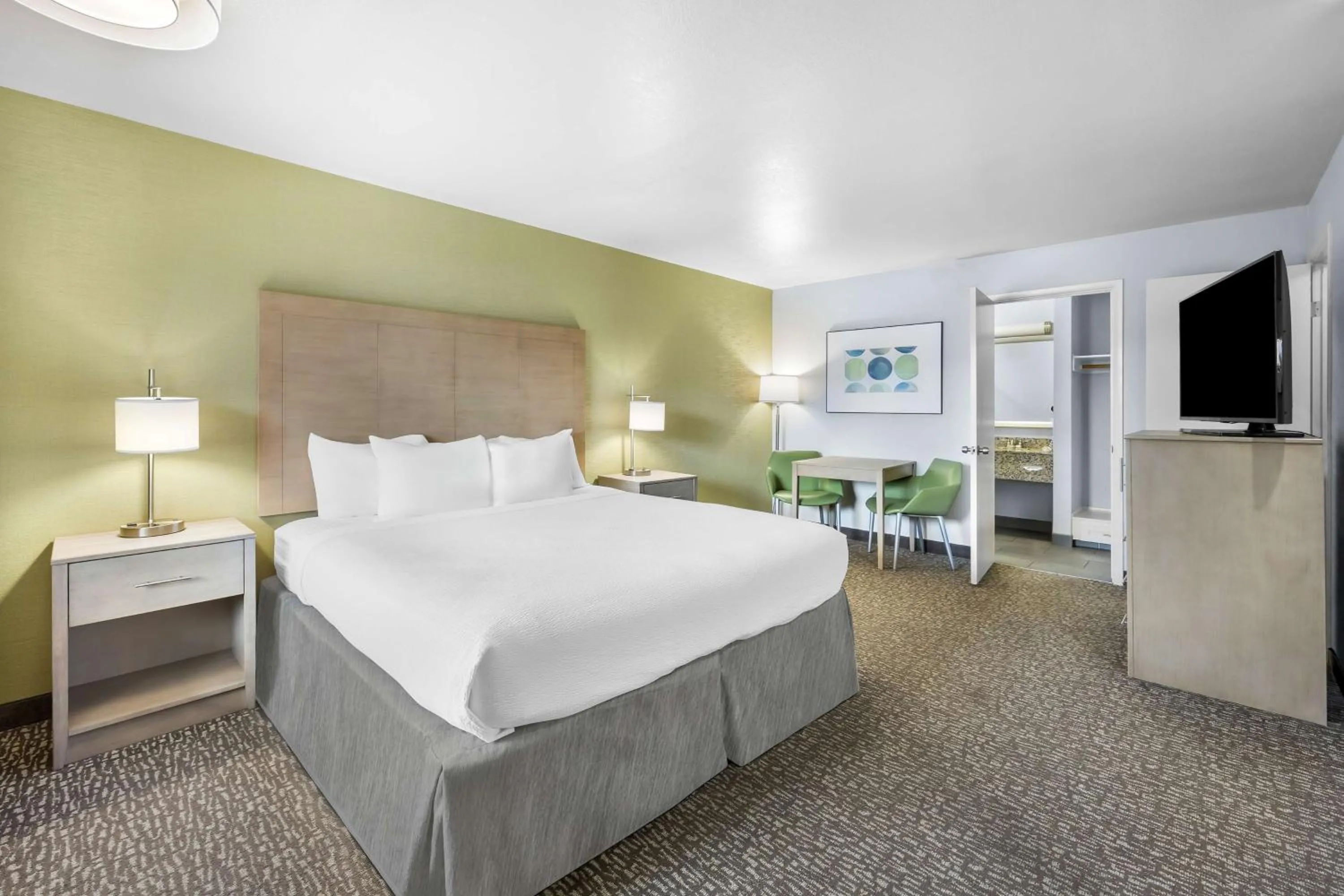 Photo of the whole room, Bed in Best Western Grants Pass Inn