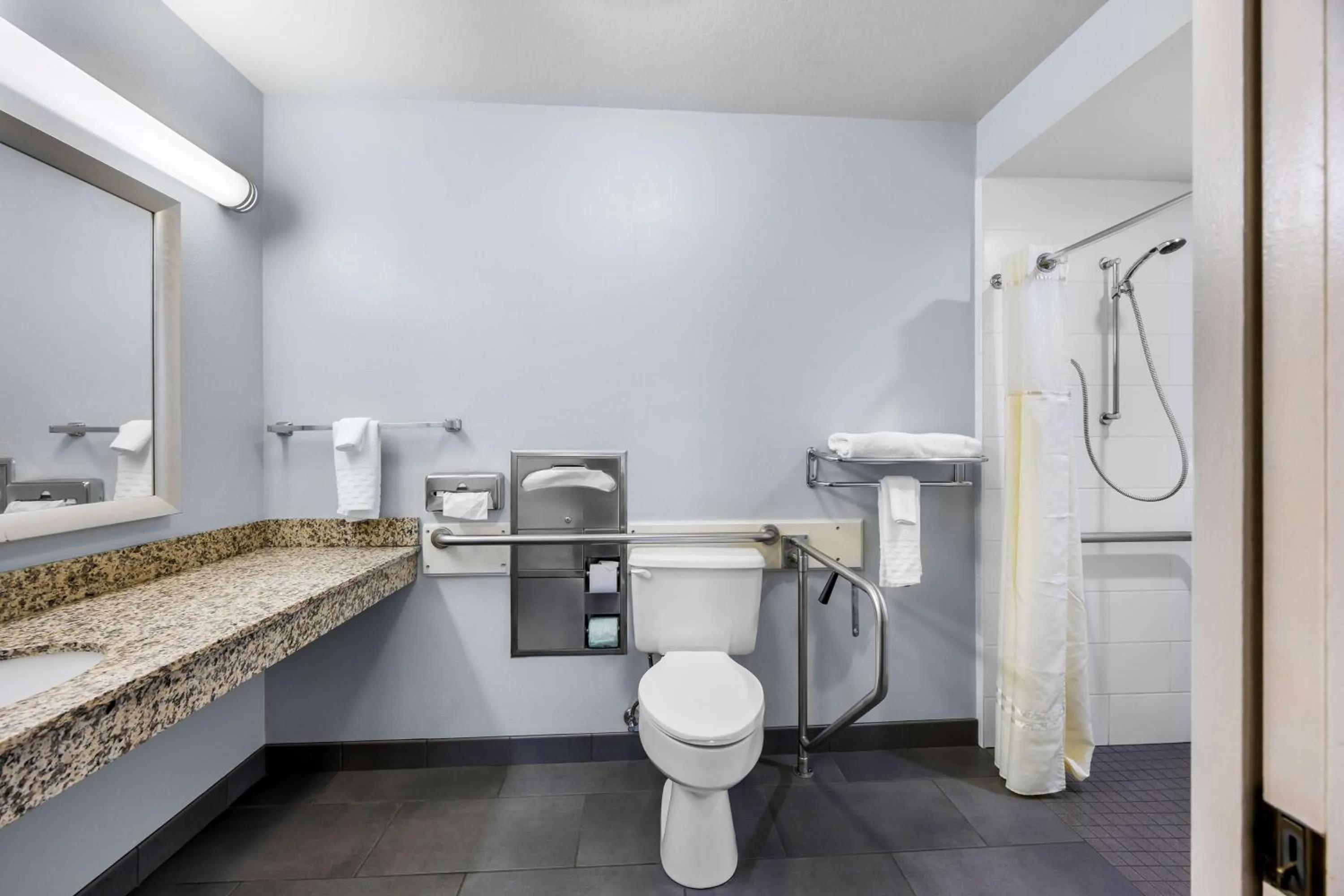 Bathroom in Best Western Grants Pass Inn