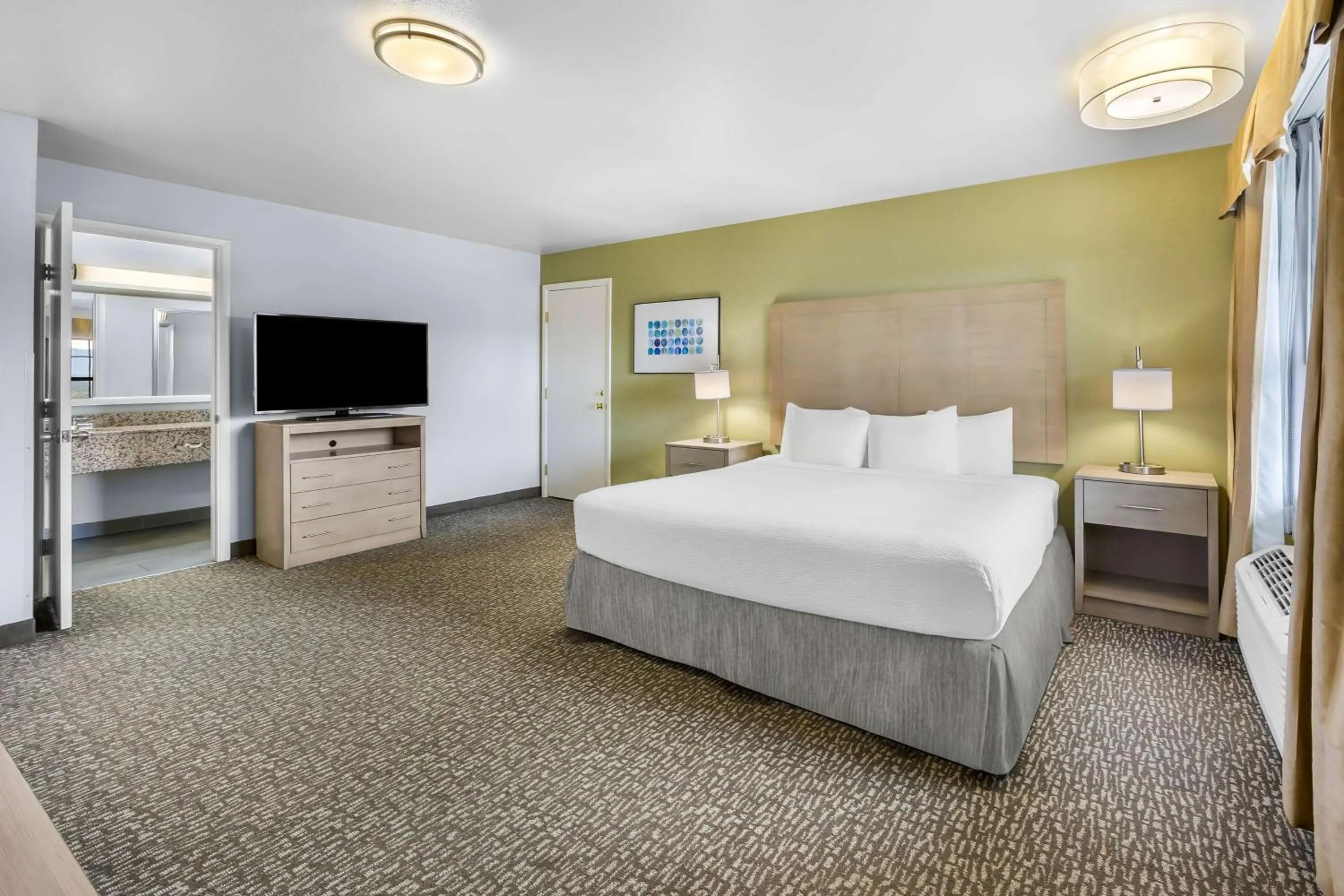 Photo of the whole room, Bed in Best Western Grants Pass Inn