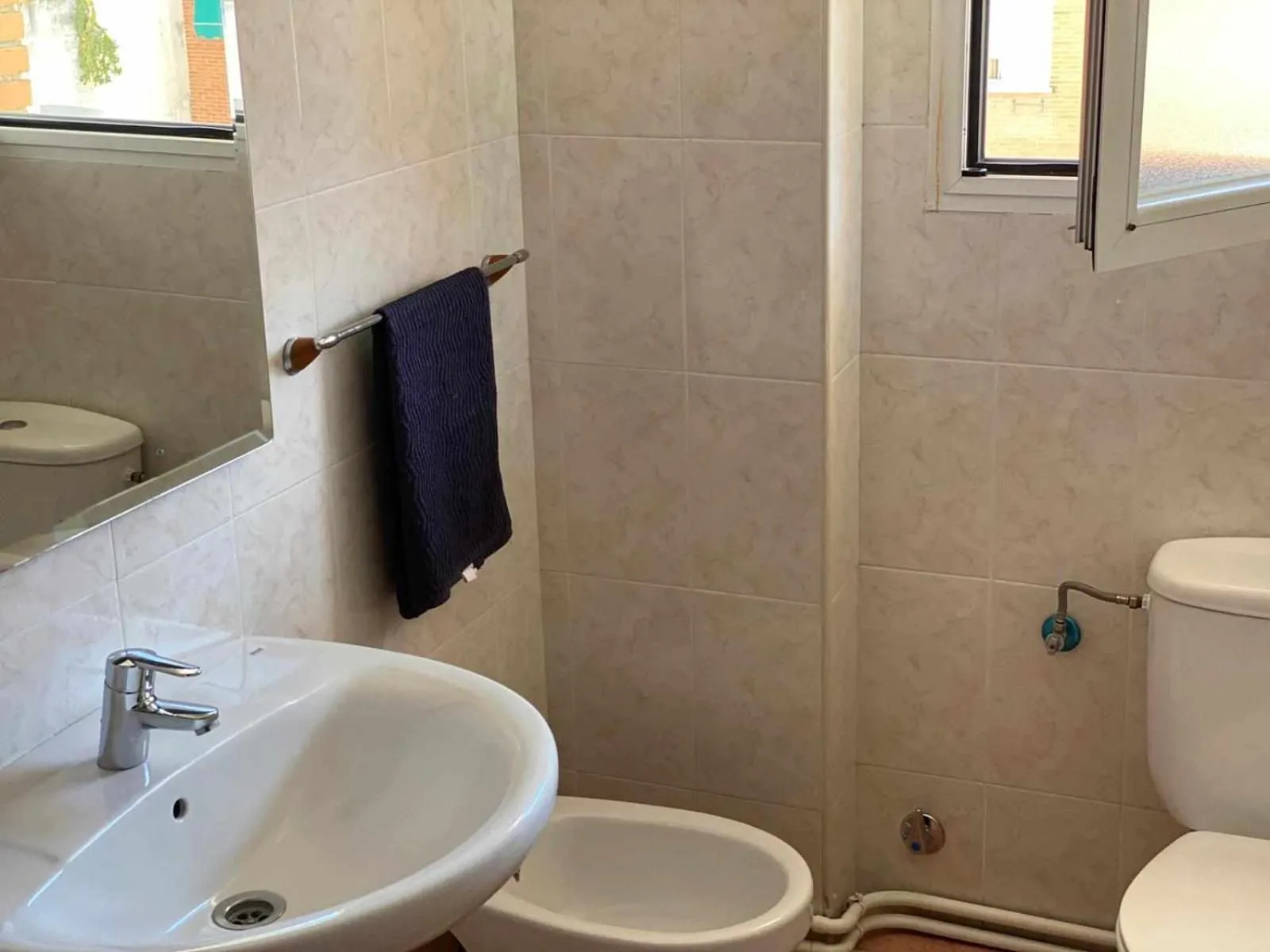 bidet in Residencia 12 OCTUBRE