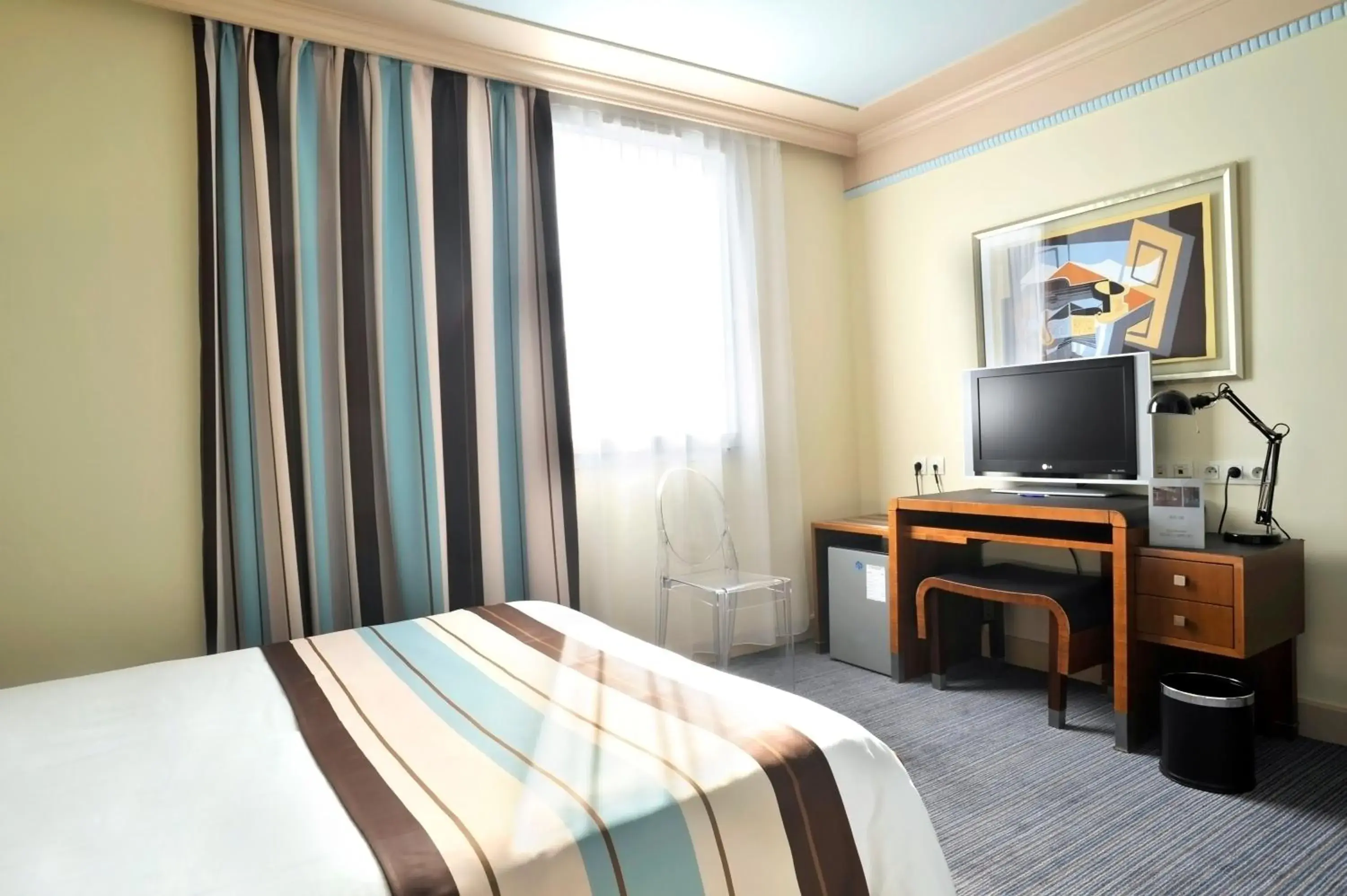 Standard Double Room in Hotel Art Deco Euralille Standard Double Room in Hotel Art Deco Euralille