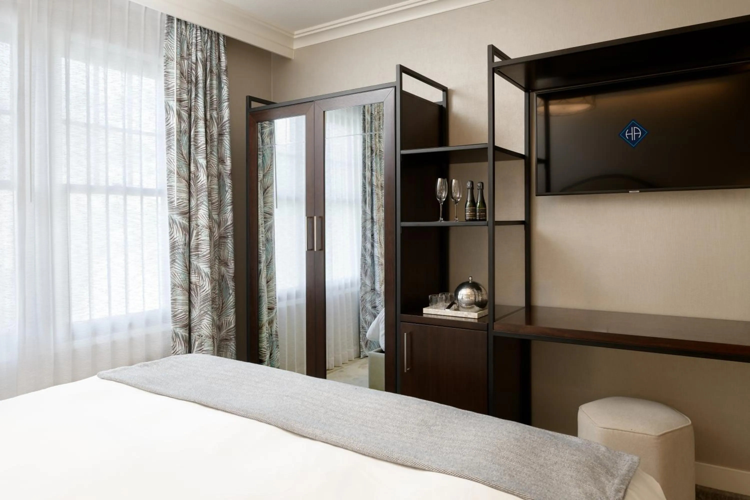 Bed in Hotel Atwater