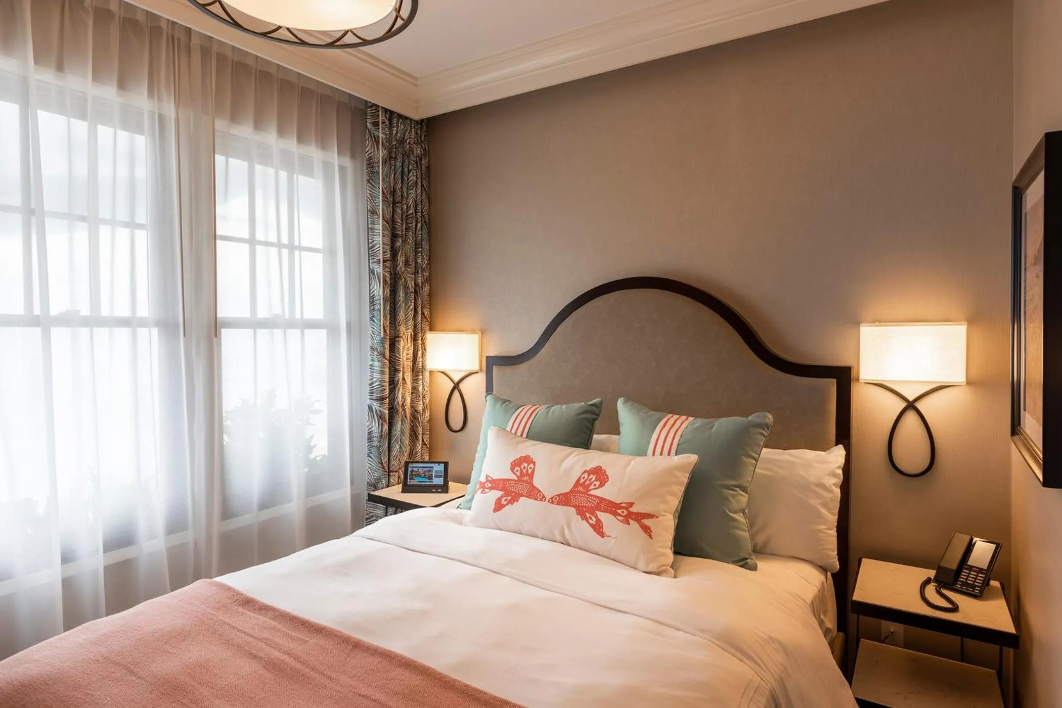 Bed in Hotel Atwater