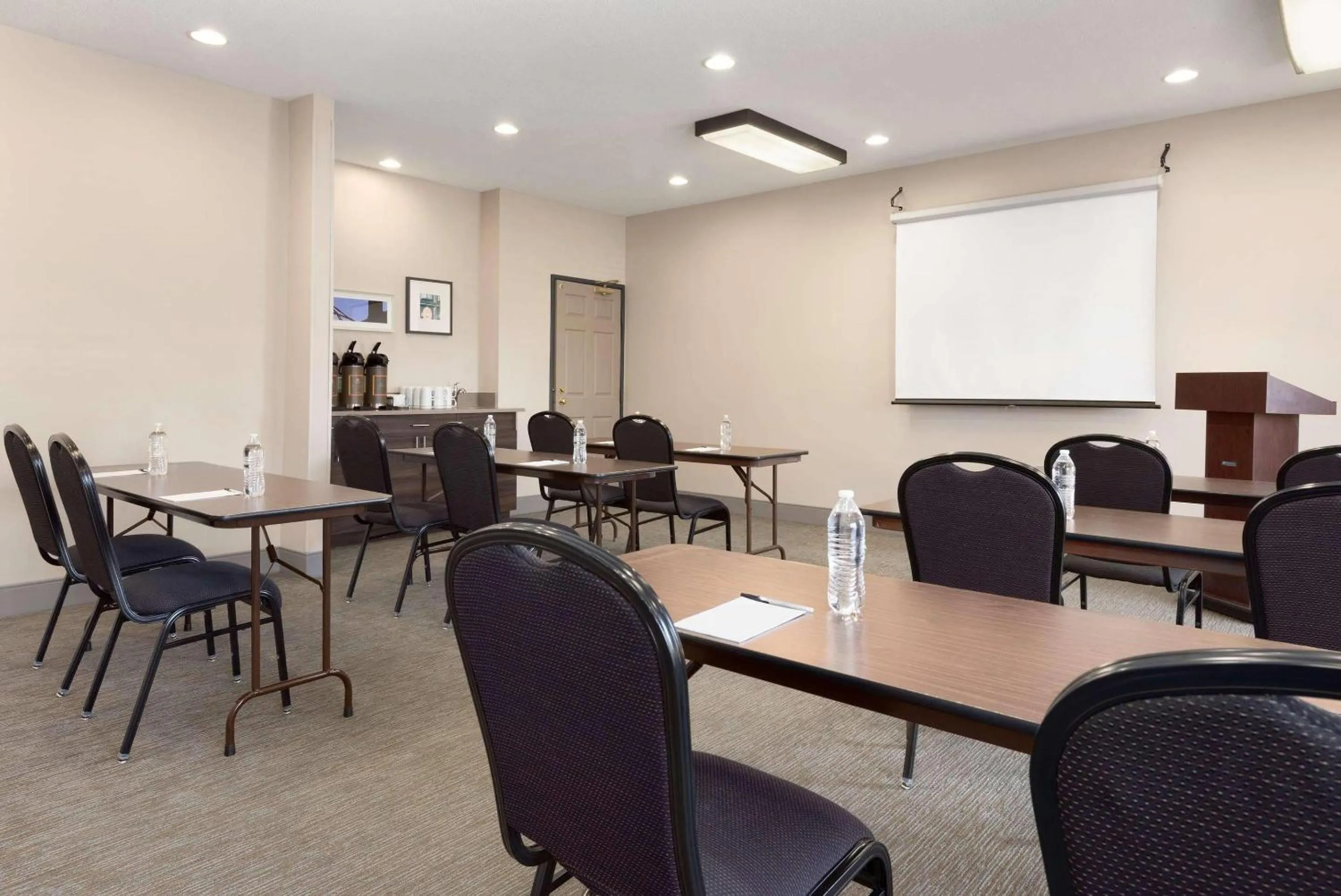 Meeting/conference room in Country Inn & Suites by Radisson, Romeoville - Bolingbrook