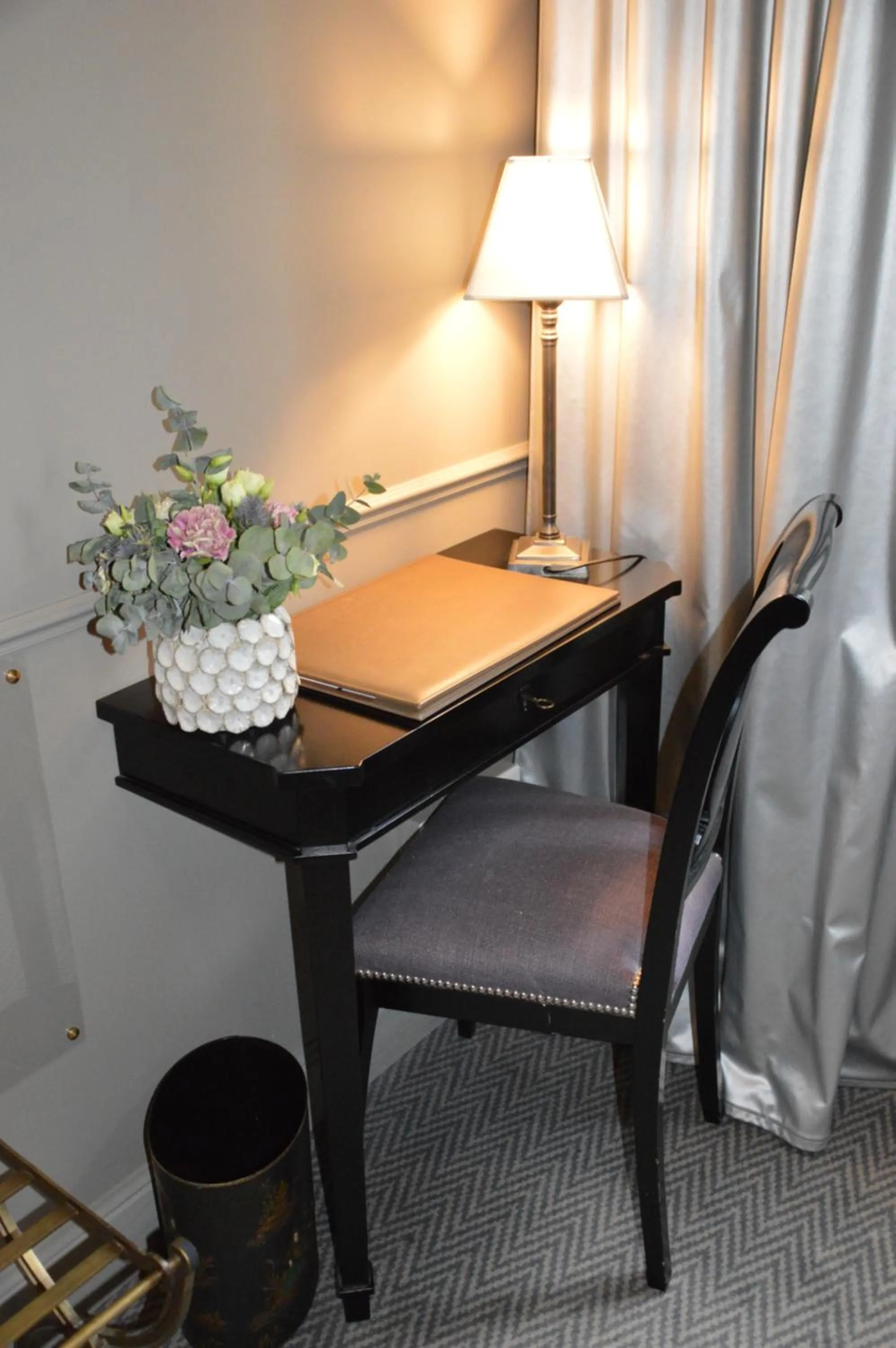 Seating area in Hotel De La Treille