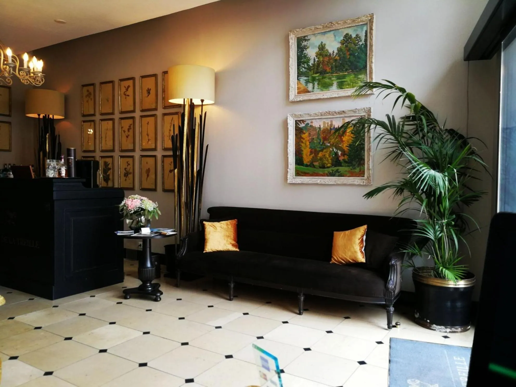 Lobby or reception in Hotel De La Treille