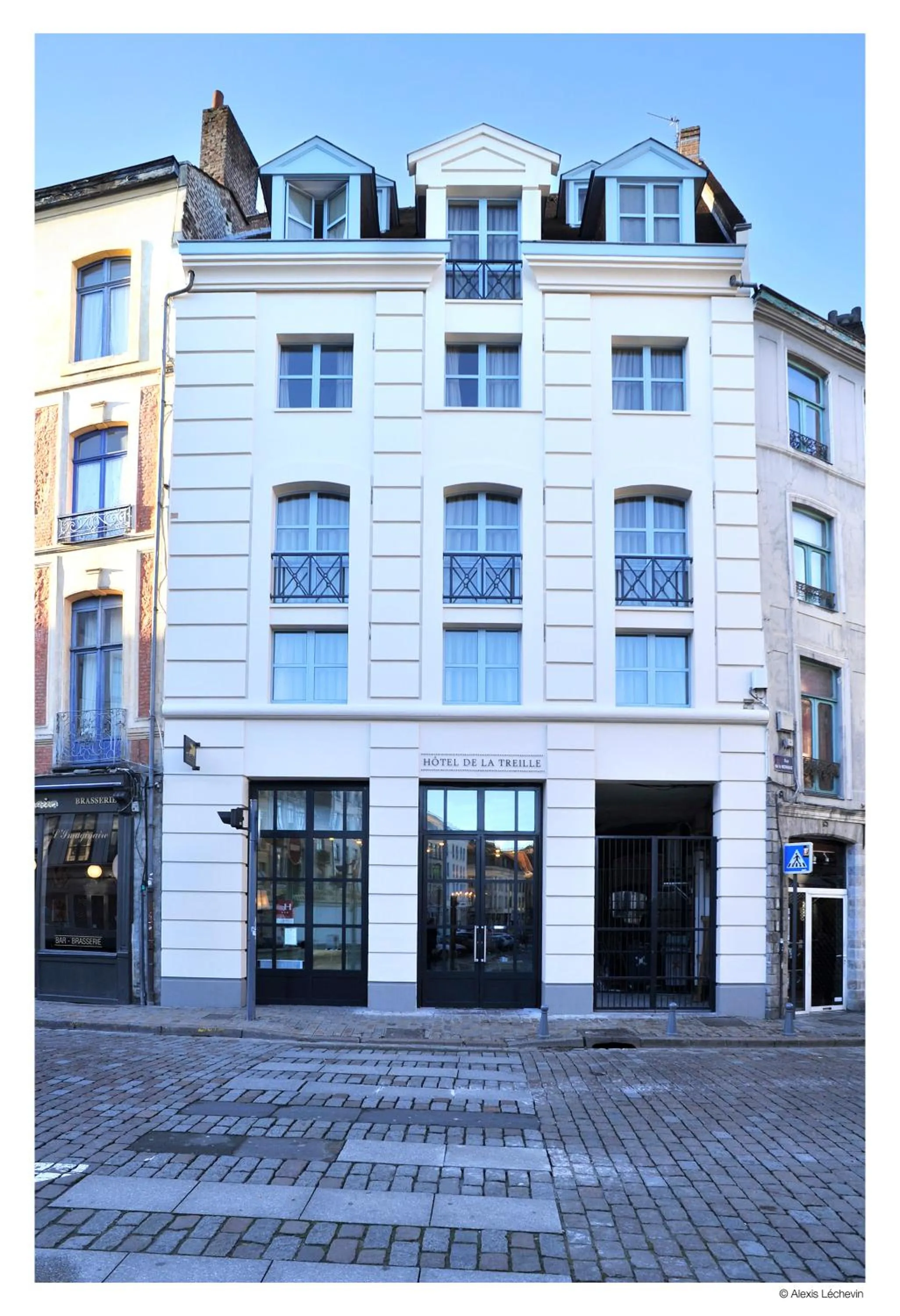 Property building in Hotel De La Treille