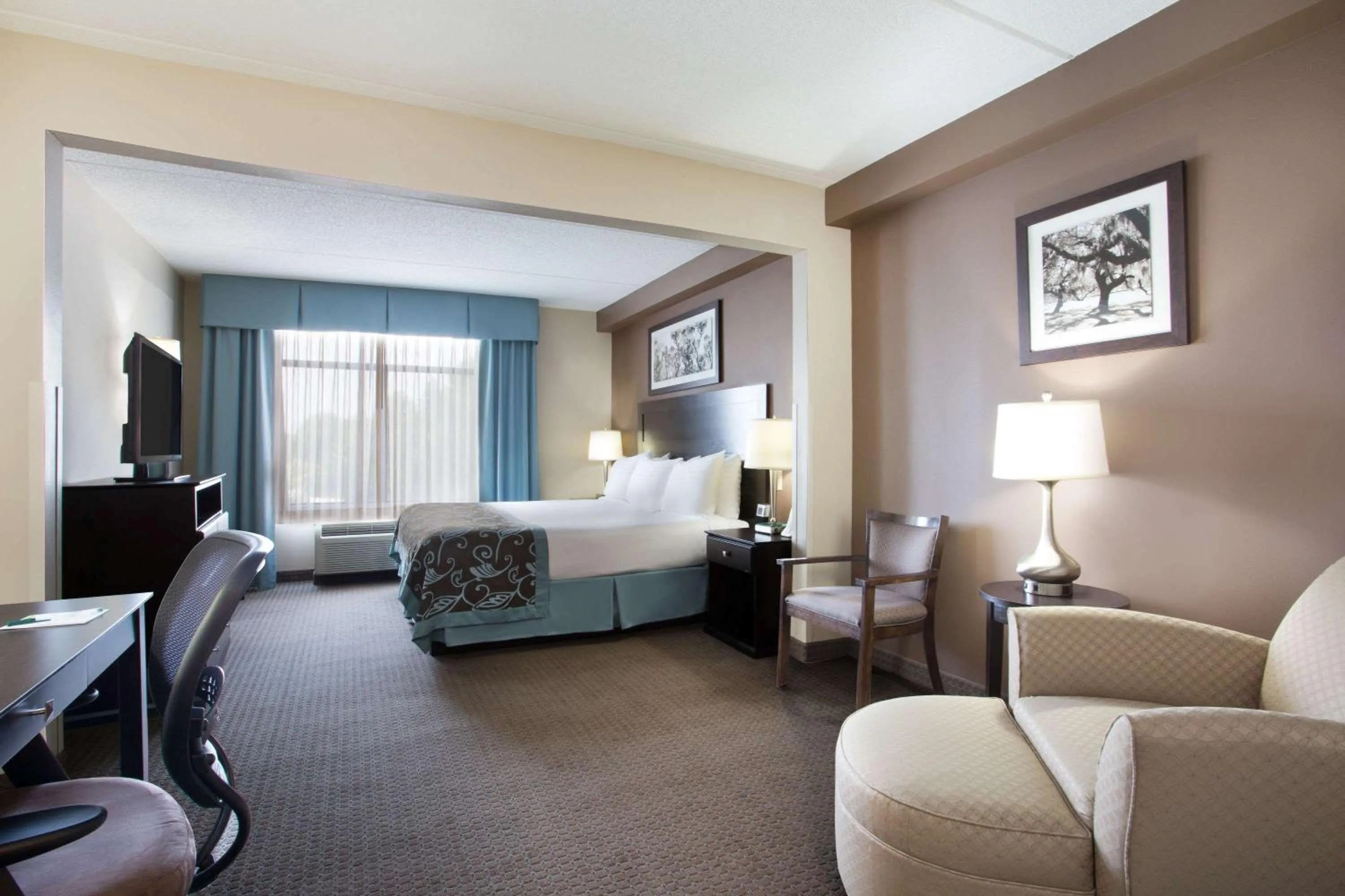 On site, Bed in Wingate by Wyndham Garner/Raleigh South