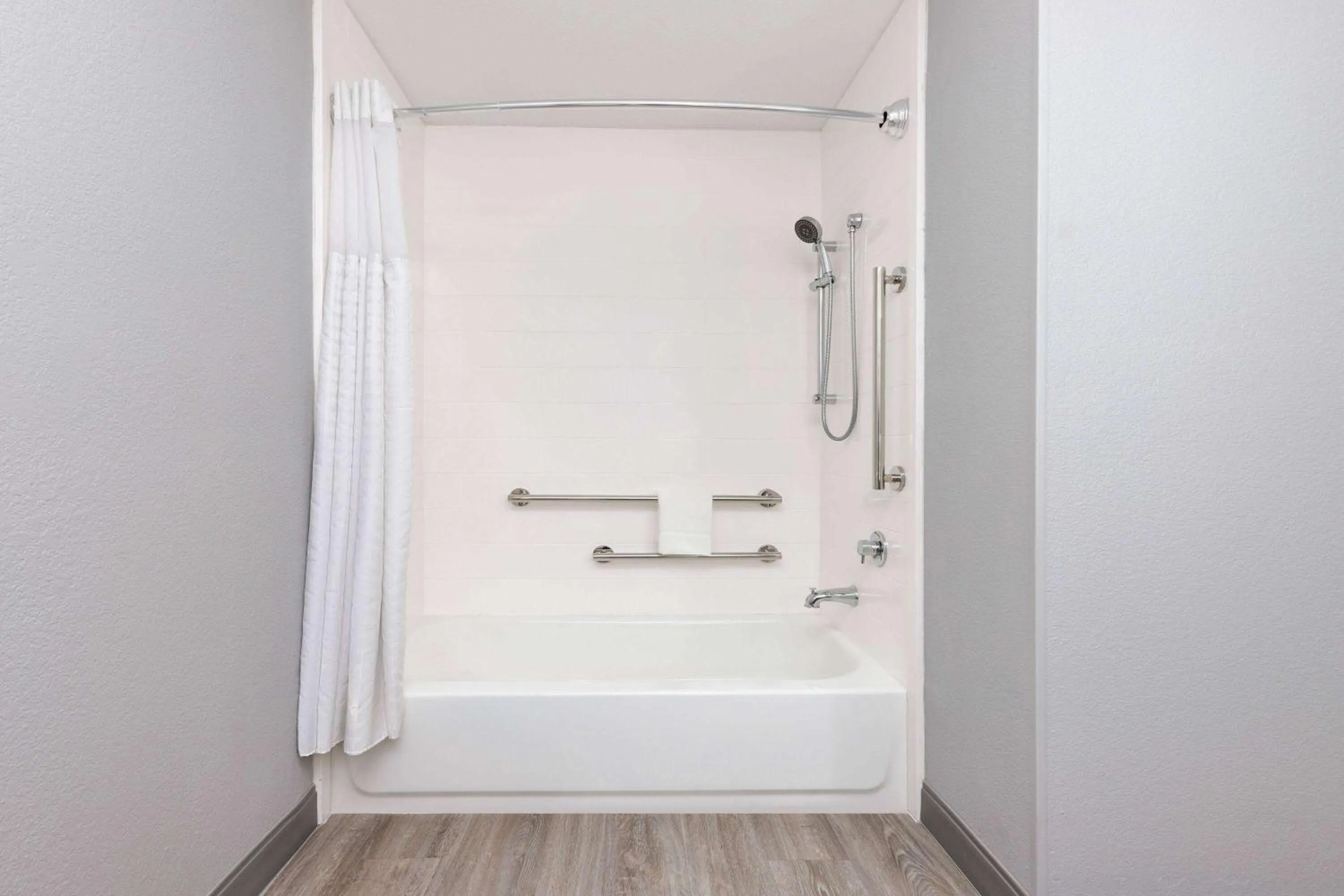 Photo of the whole room in Baymont by Wyndham Bedford-Dallas