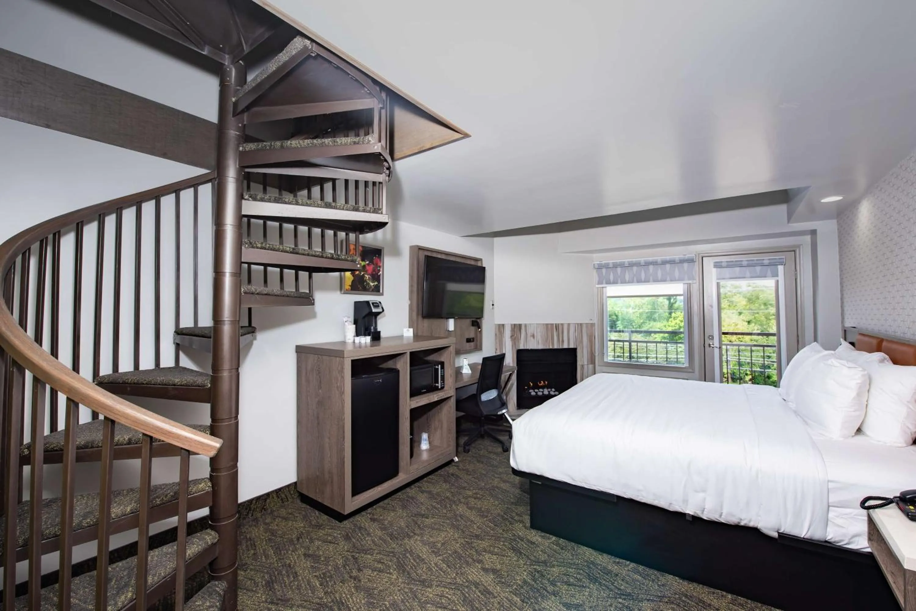 Bedroom, Bed in Best Western Plus Apple Valley Lodge Pigeon Forge