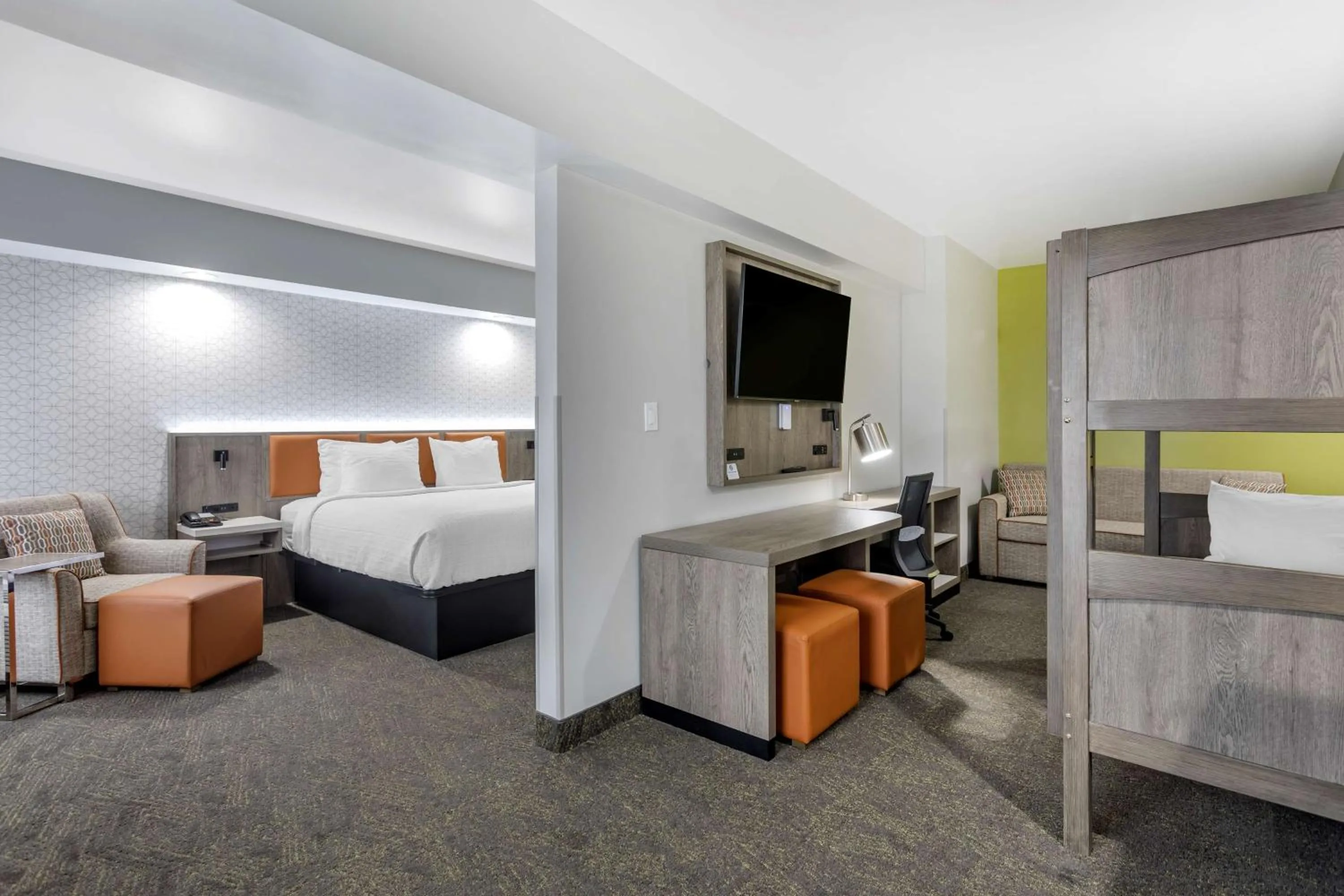 Photo of the whole room, Bed in Best Western Plus Apple Valley Lodge Pigeon Forge