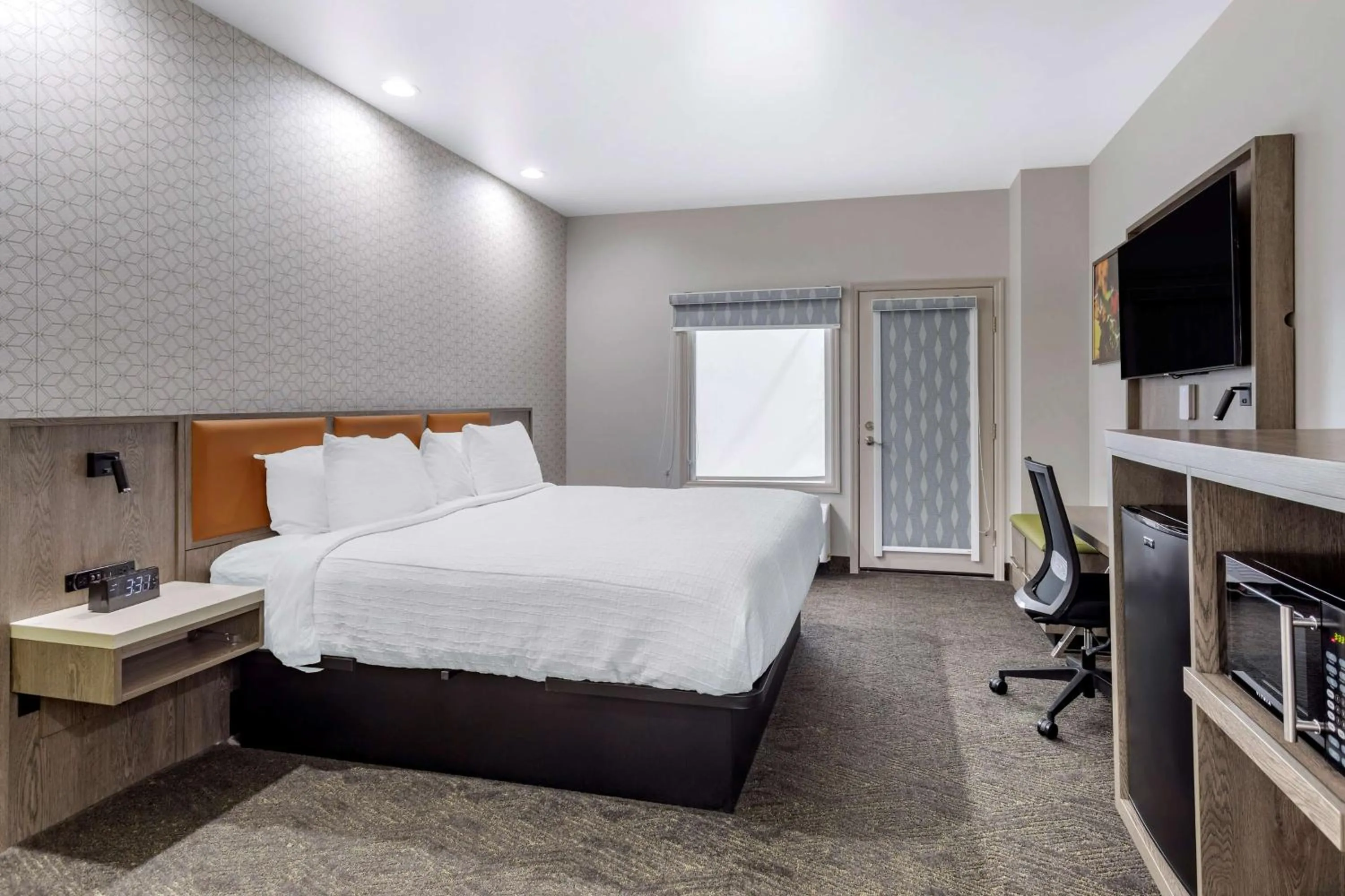 Photo of the whole room, Bed in Best Western Plus Apple Valley Lodge Pigeon Forge