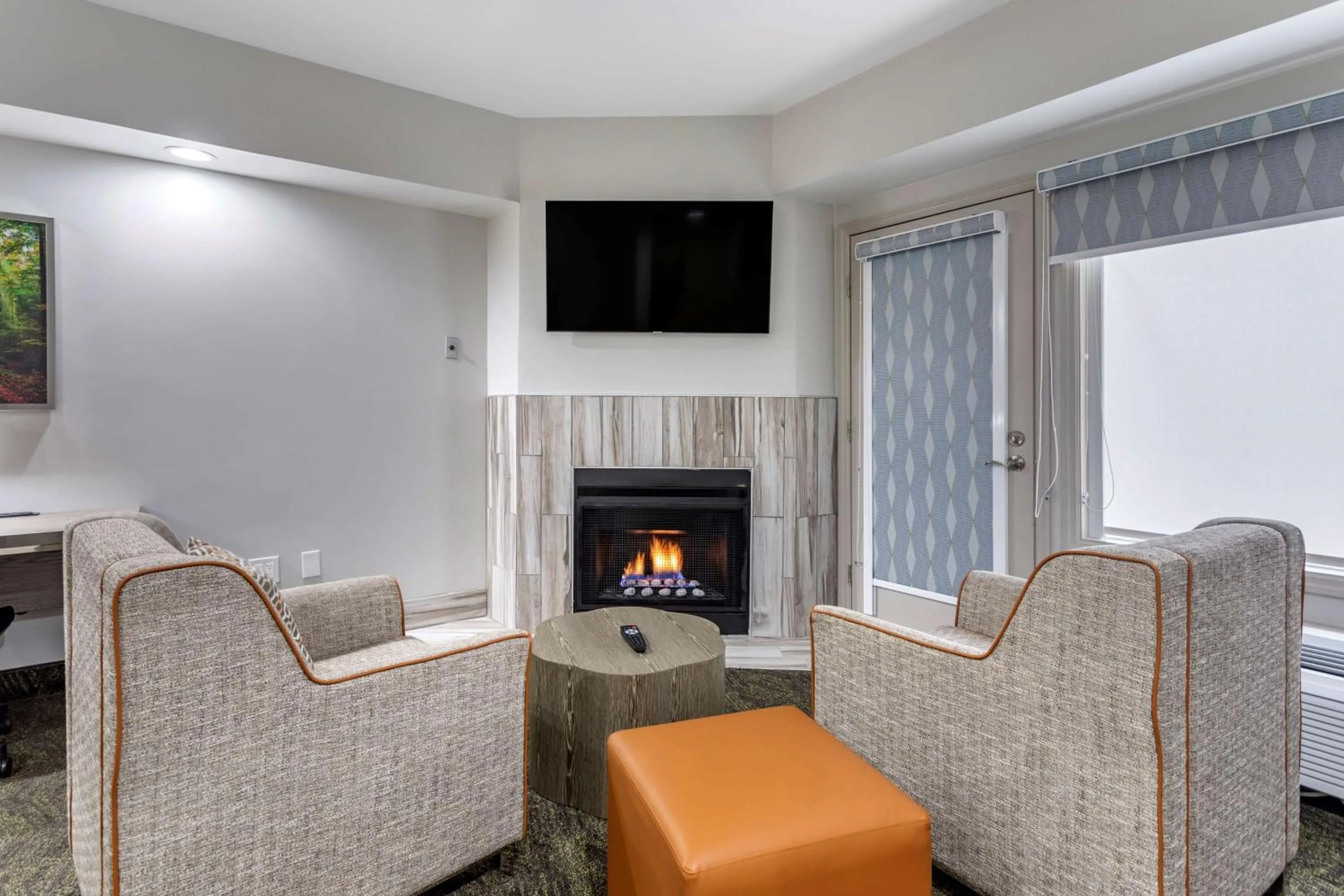 Seating area in Best Western Plus Apple Valley Lodge Pigeon Forge