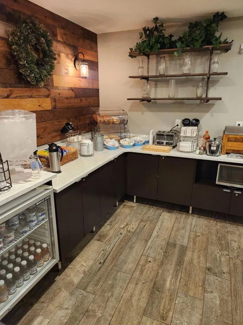 Food and drinks in Lakes Inn at Dunvilla