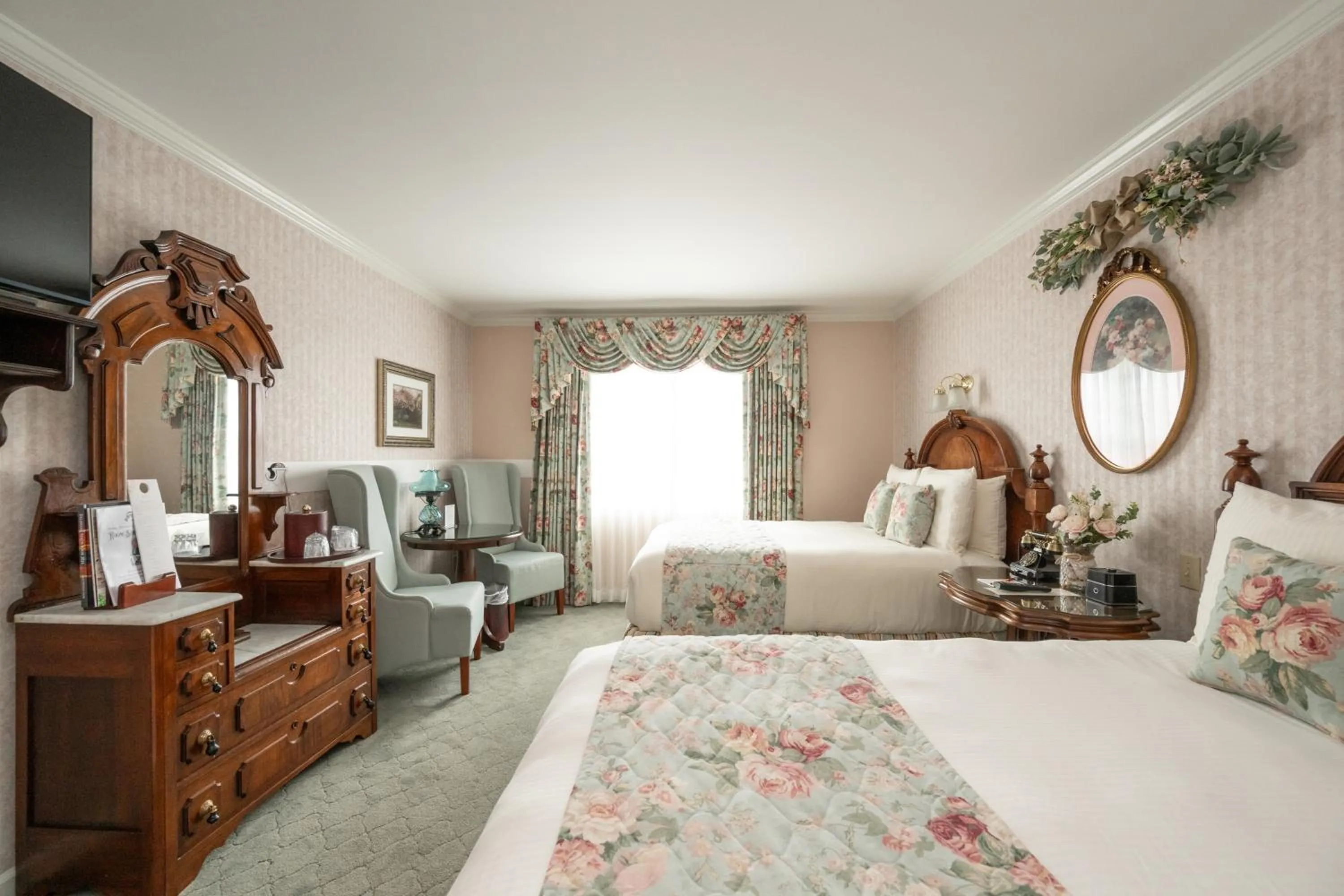 Bed in Boardwalk Plaza Hotel