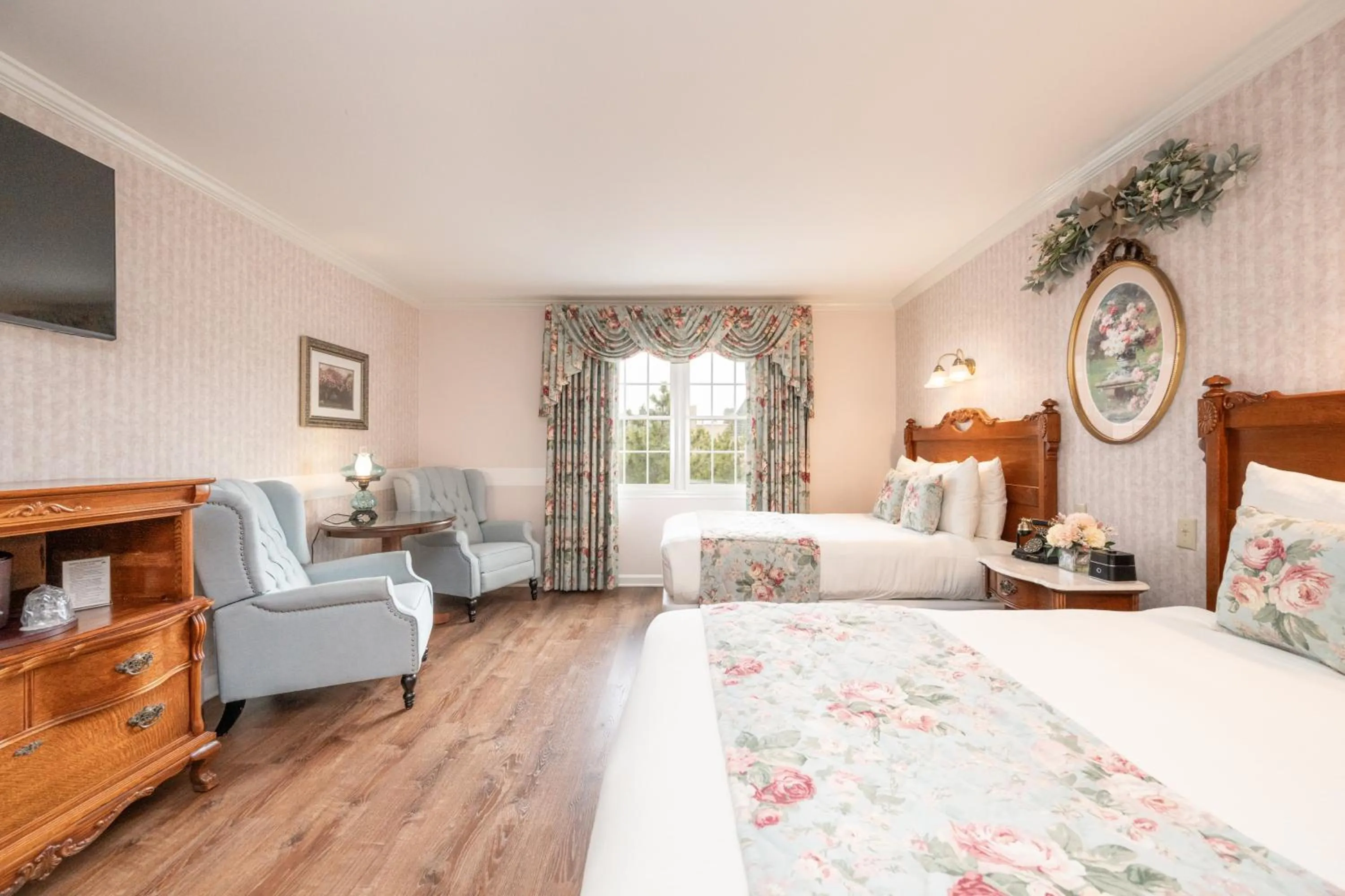 Bed in Boardwalk Plaza Hotel