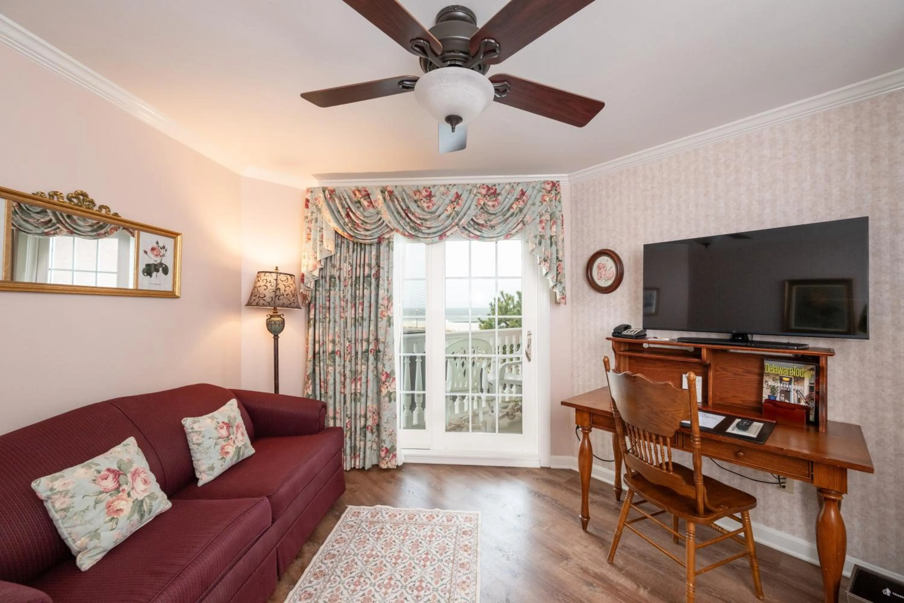 Living room in Boardwalk Plaza Hotel