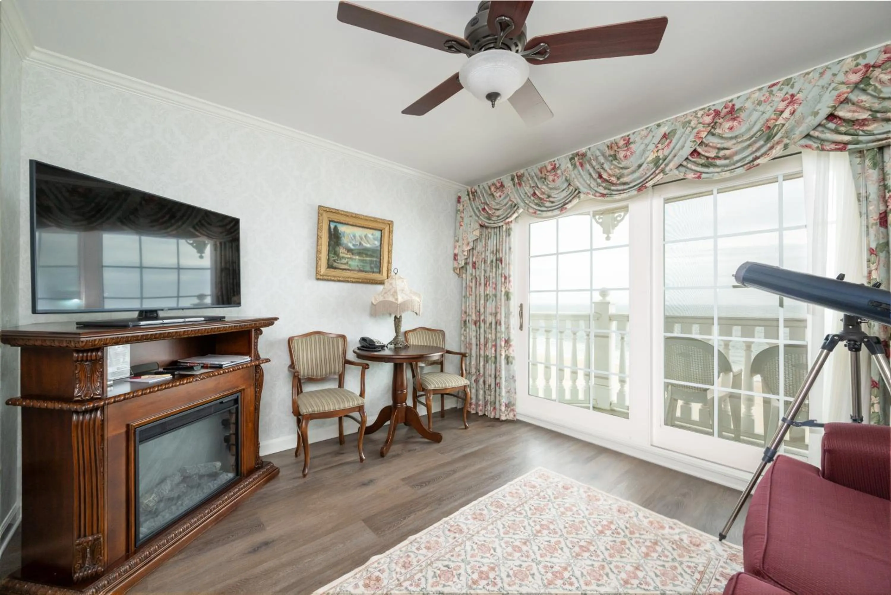 Living room in Boardwalk Plaza Hotel