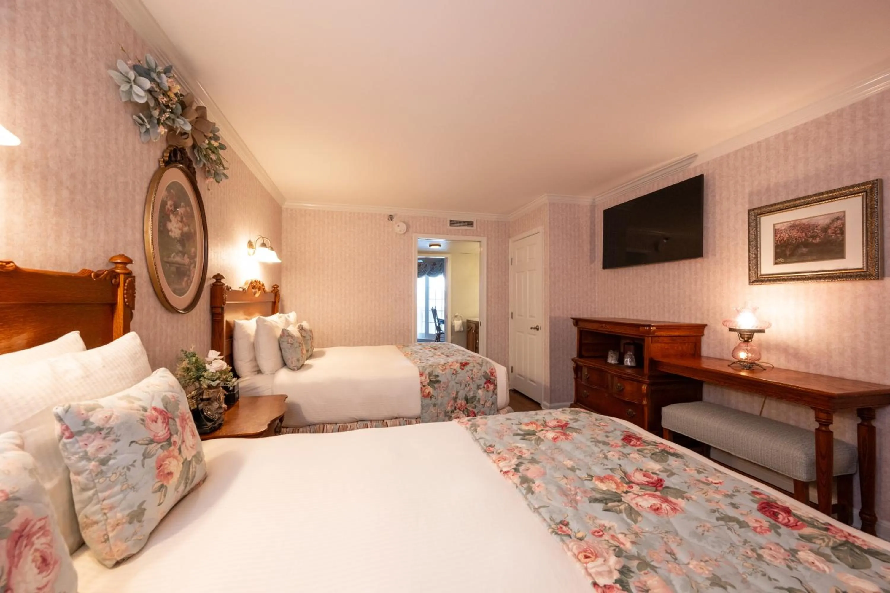 Bed in Boardwalk Plaza Hotel