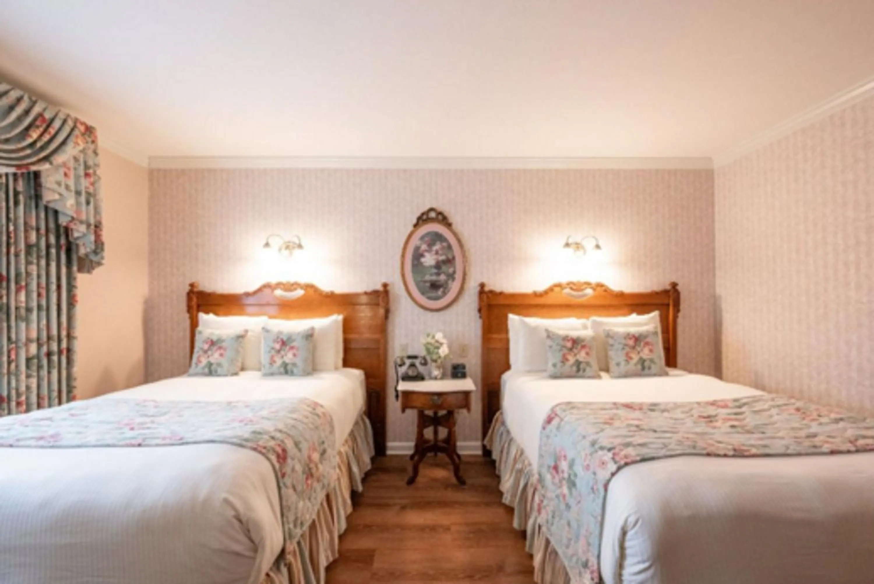 Bed in Boardwalk Plaza Hotel