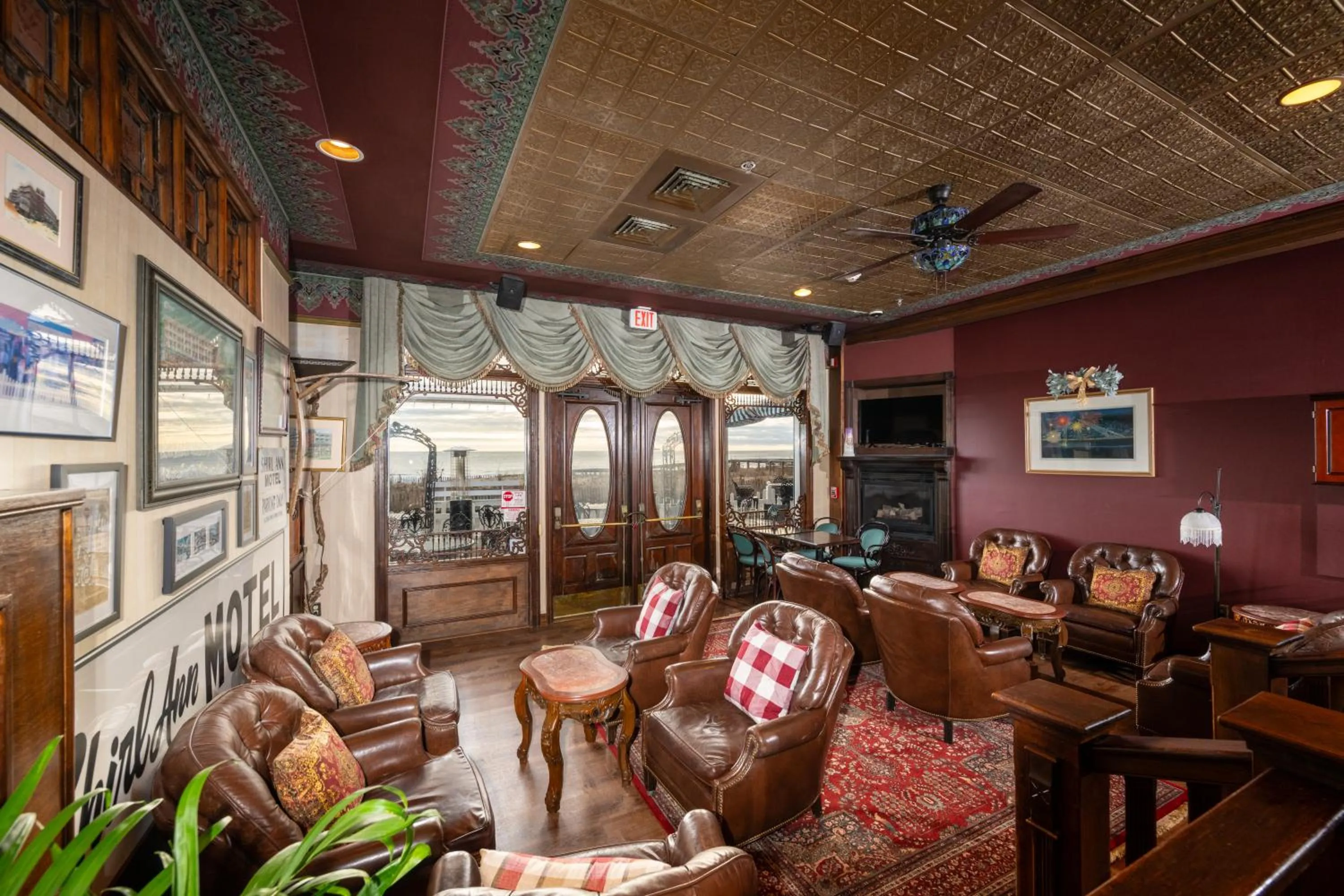 Seating area in Boardwalk Plaza Hotel