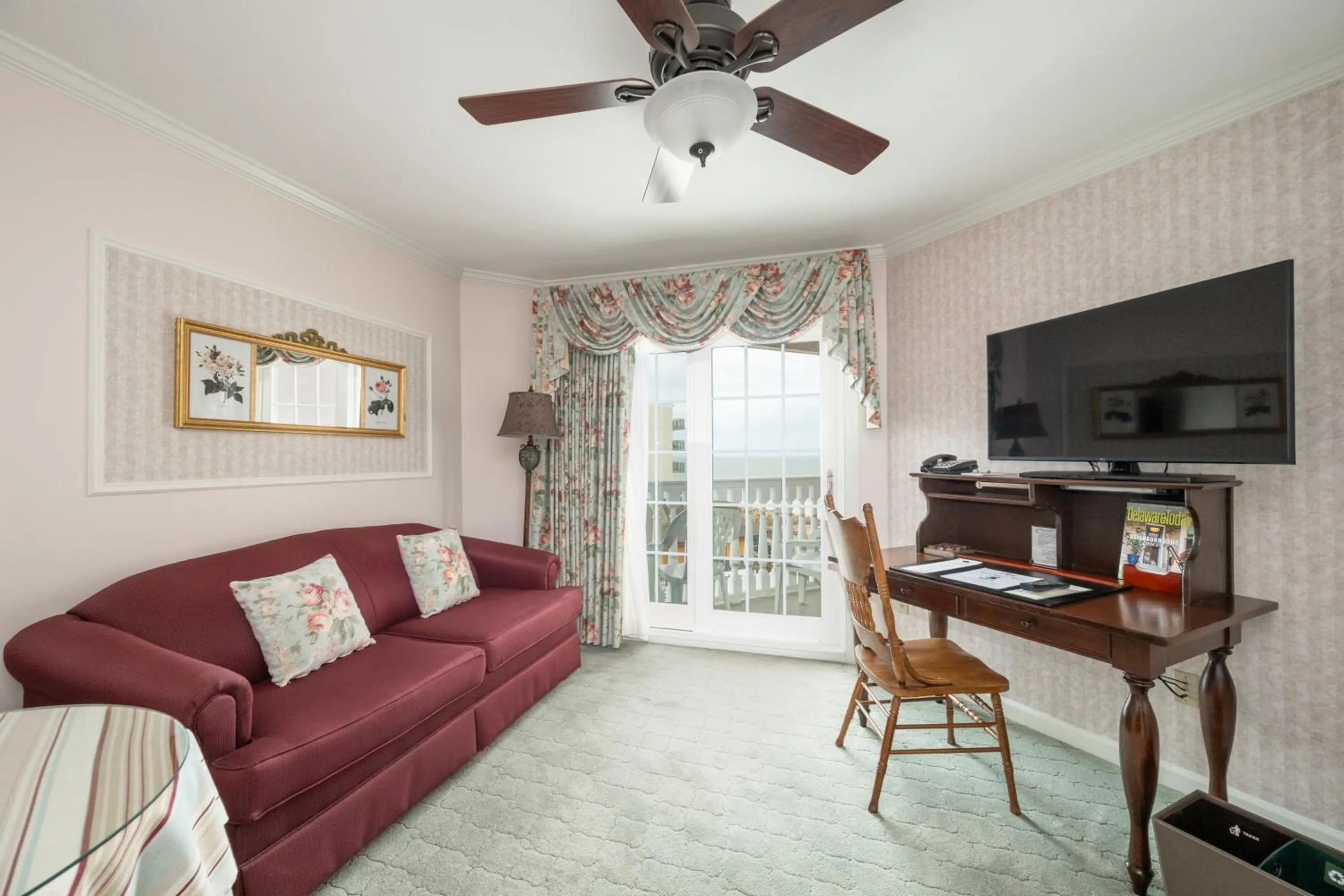 Living room in Boardwalk Plaza Hotel
