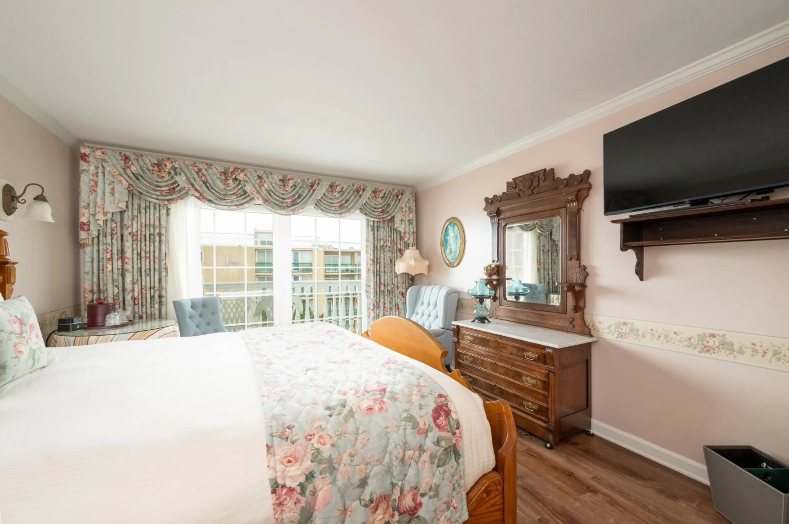 Bed in Boardwalk Plaza Hotel