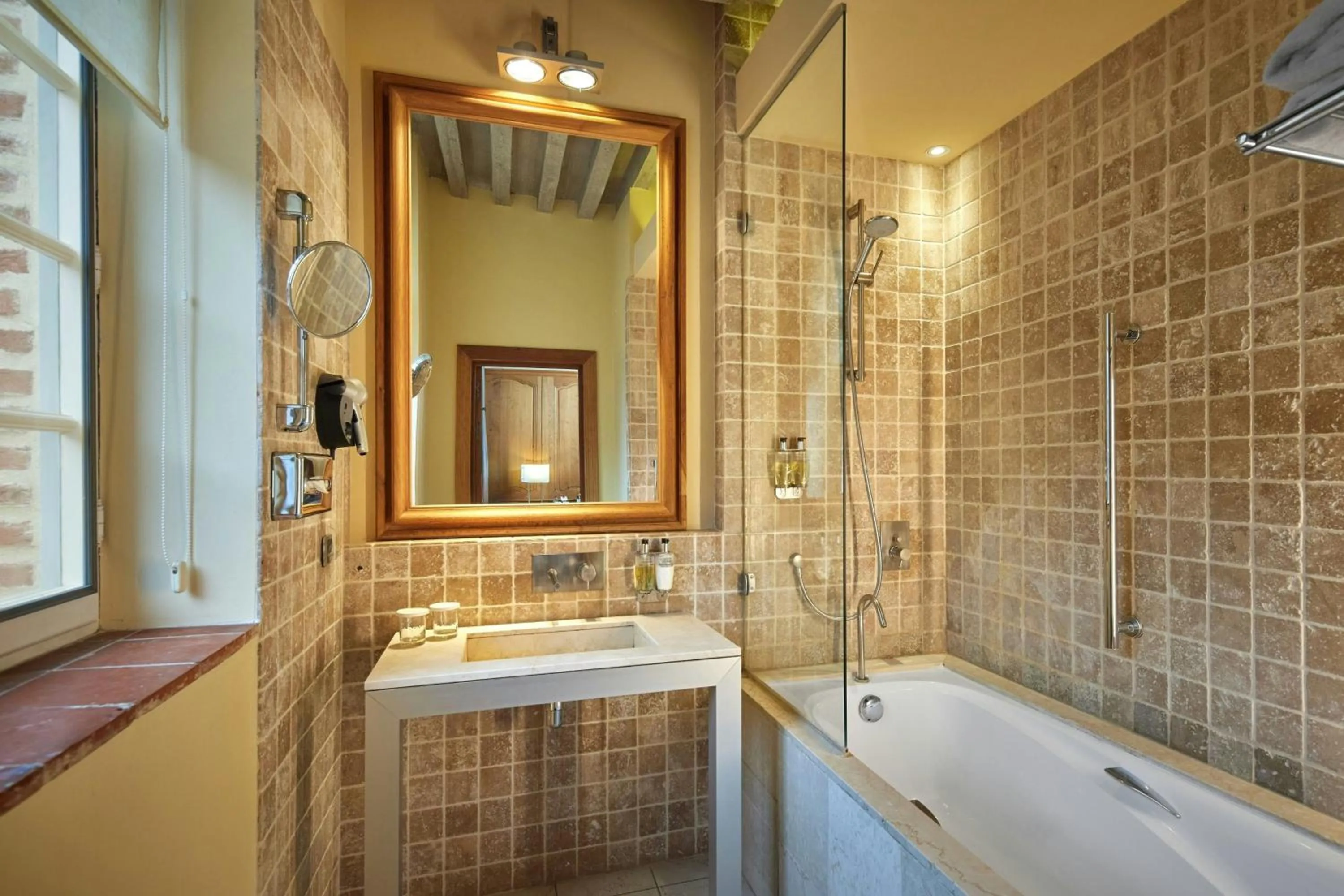 Photo of the whole room in L'Hermitage Gantois, Autograph Collection