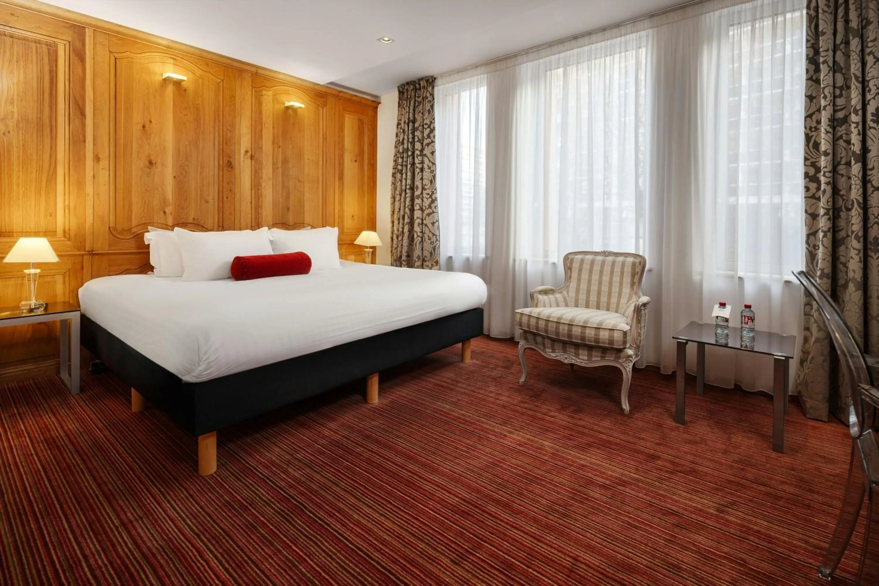 Photo of the whole room, Bed in L'Hermitage Gantois, Autograph Collection