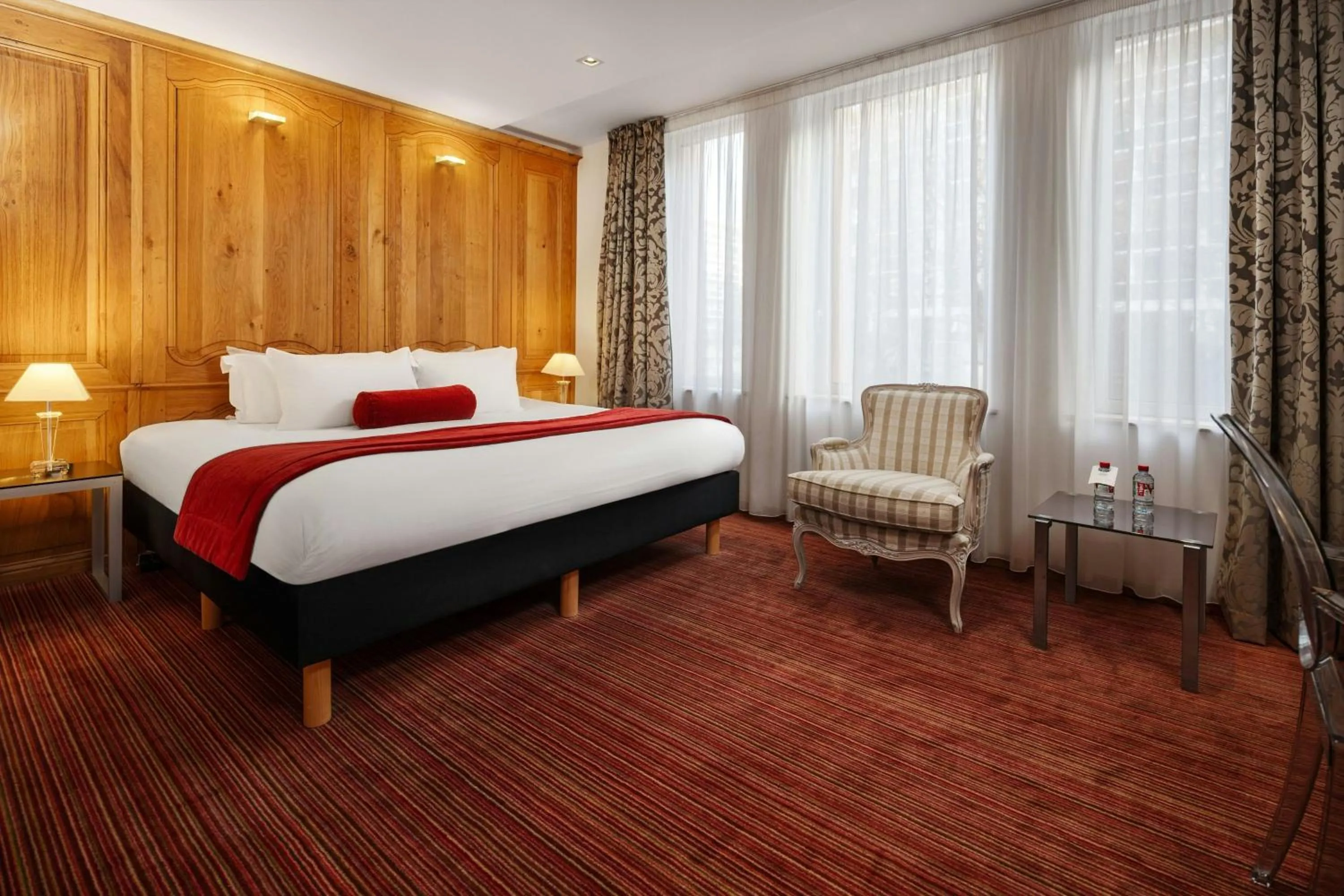 Photo of the whole room, Bed in L'Hermitage Gantois, Autograph Collection