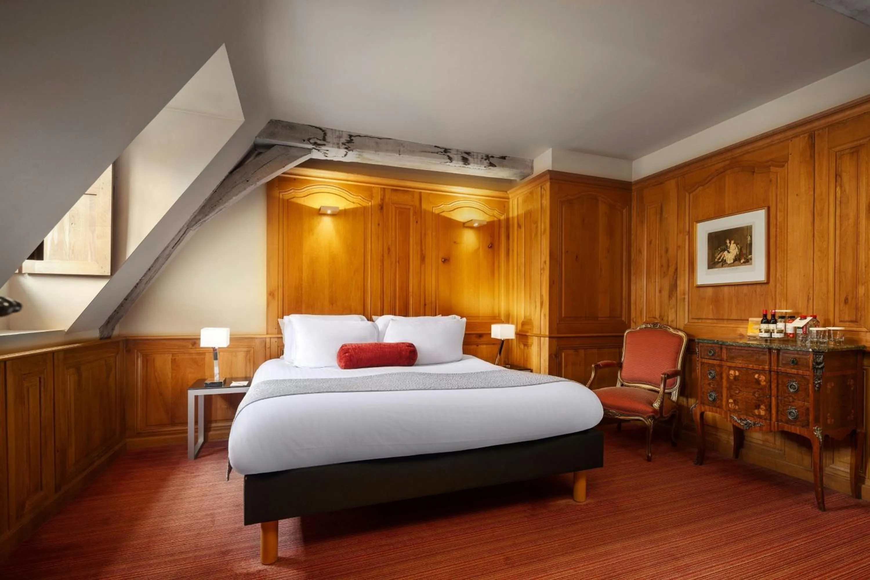 Photo of the whole room, Bed in L'Hermitage Gantois, Autograph Collection