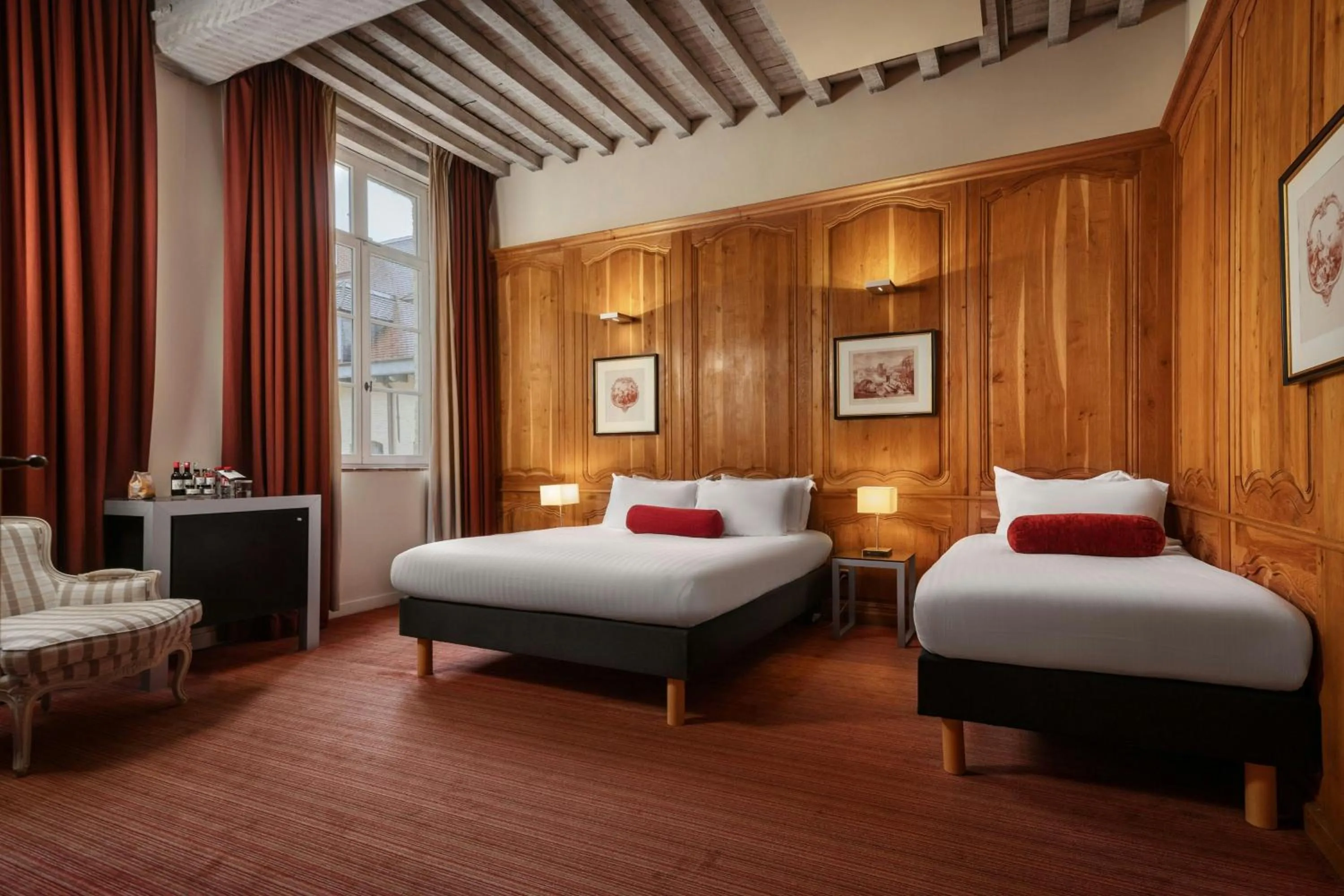 Photo of the whole room, Bed in L'Hermitage Gantois, Autograph Collection