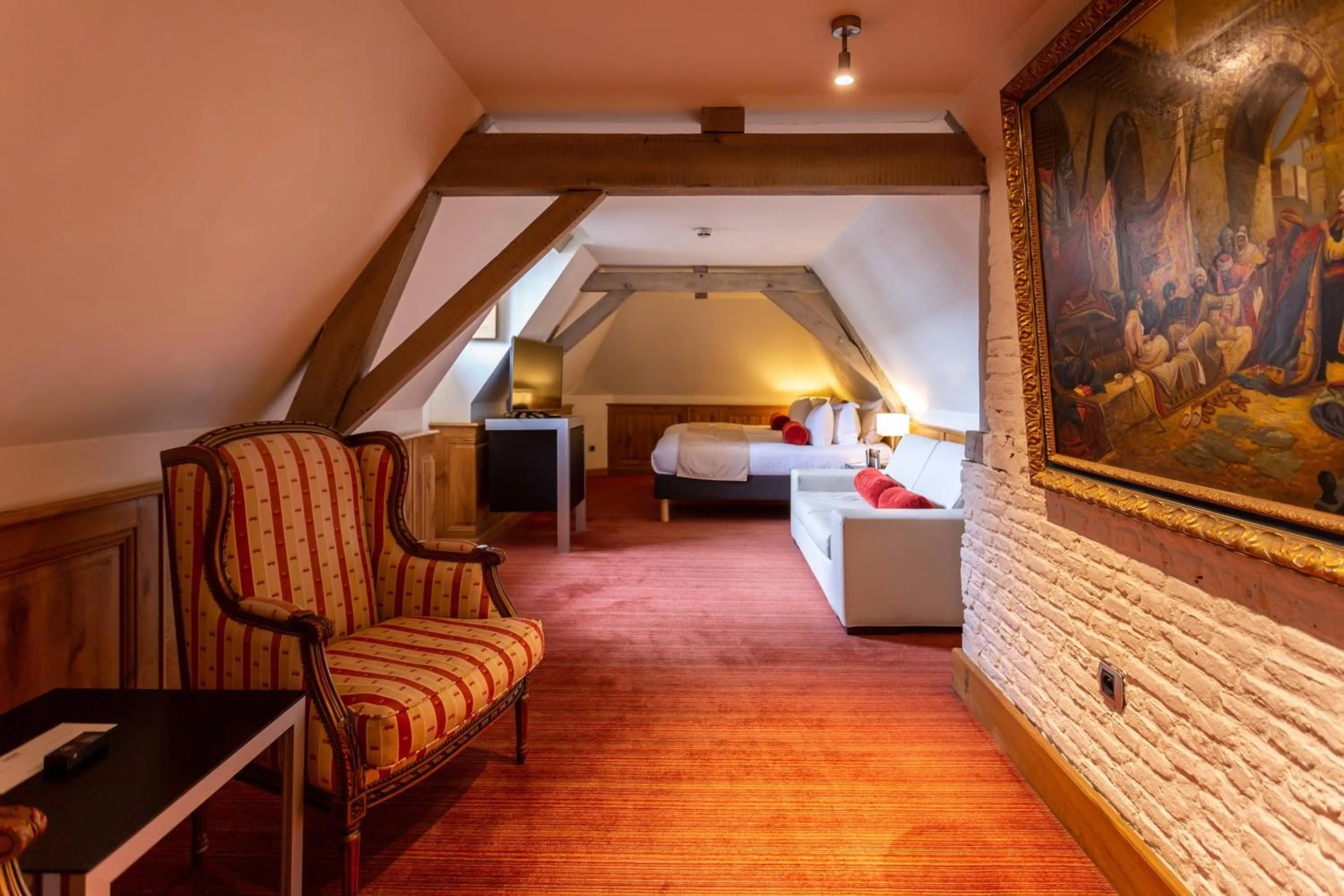 Photo of the whole room, Bed in L'Hermitage Gantois, Autograph Collection