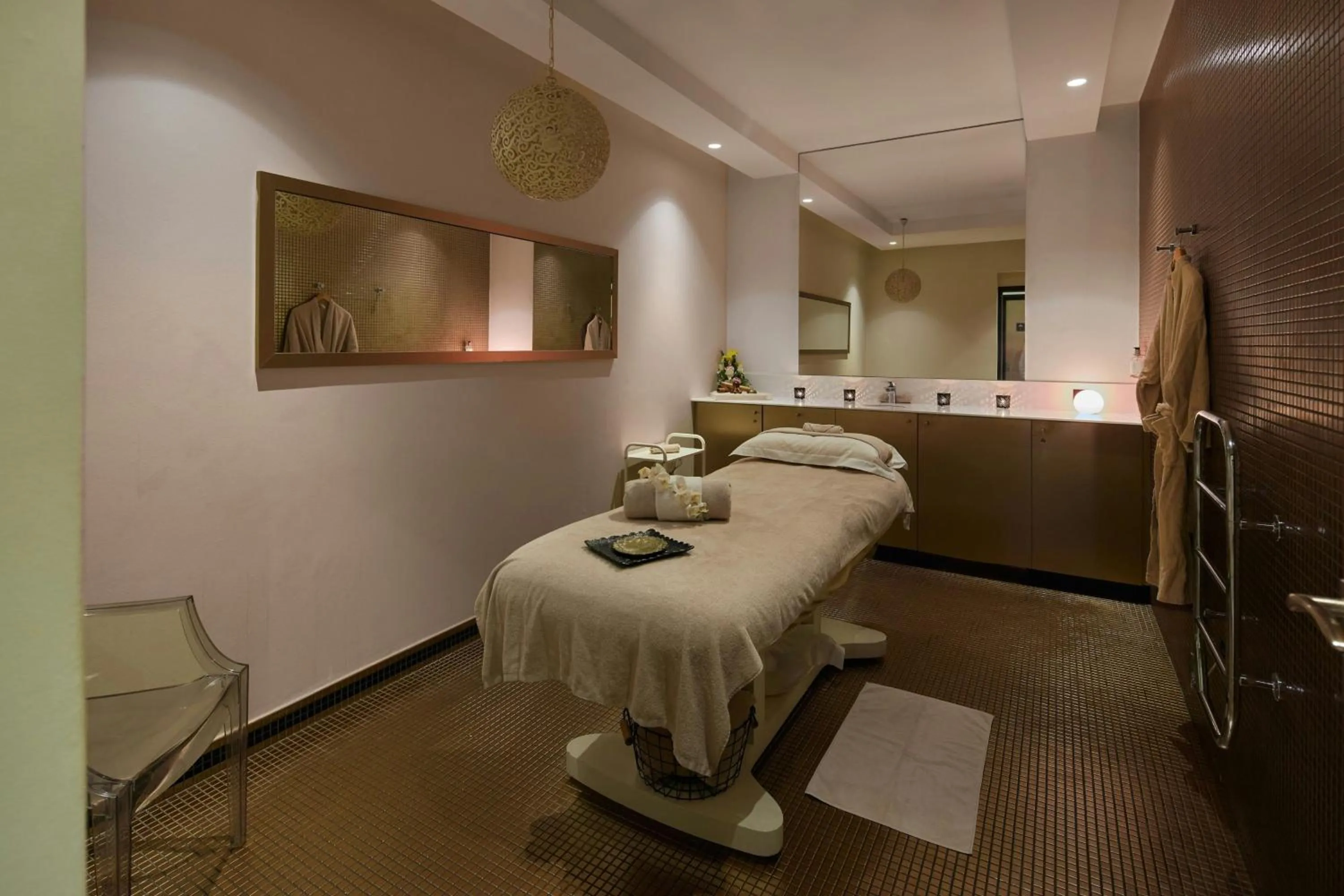 Spa and wellness centre/facilities in L'Hermitage Gantois, Autograph Collection