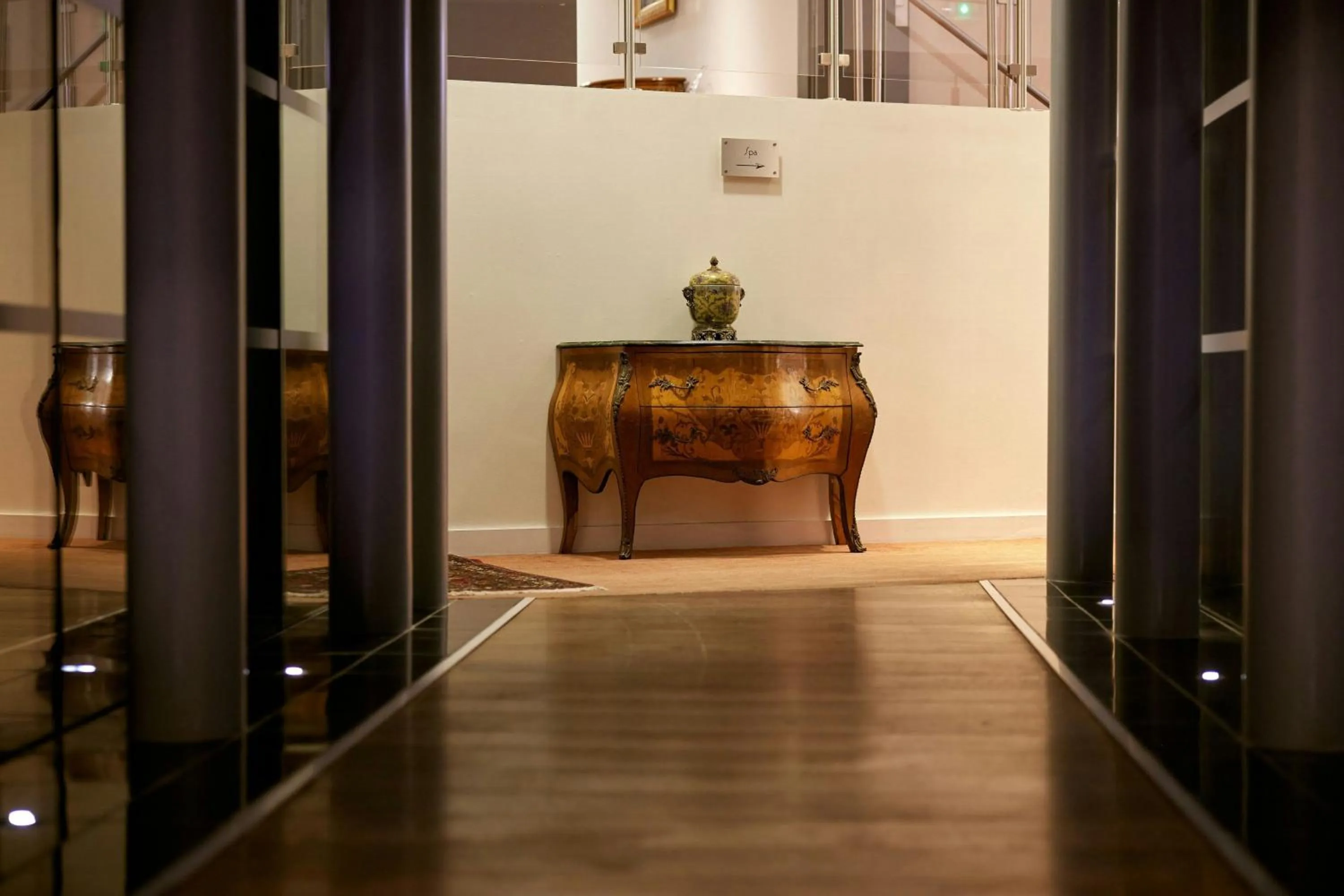 Other in L'Hermitage Gantois, Autograph Collection