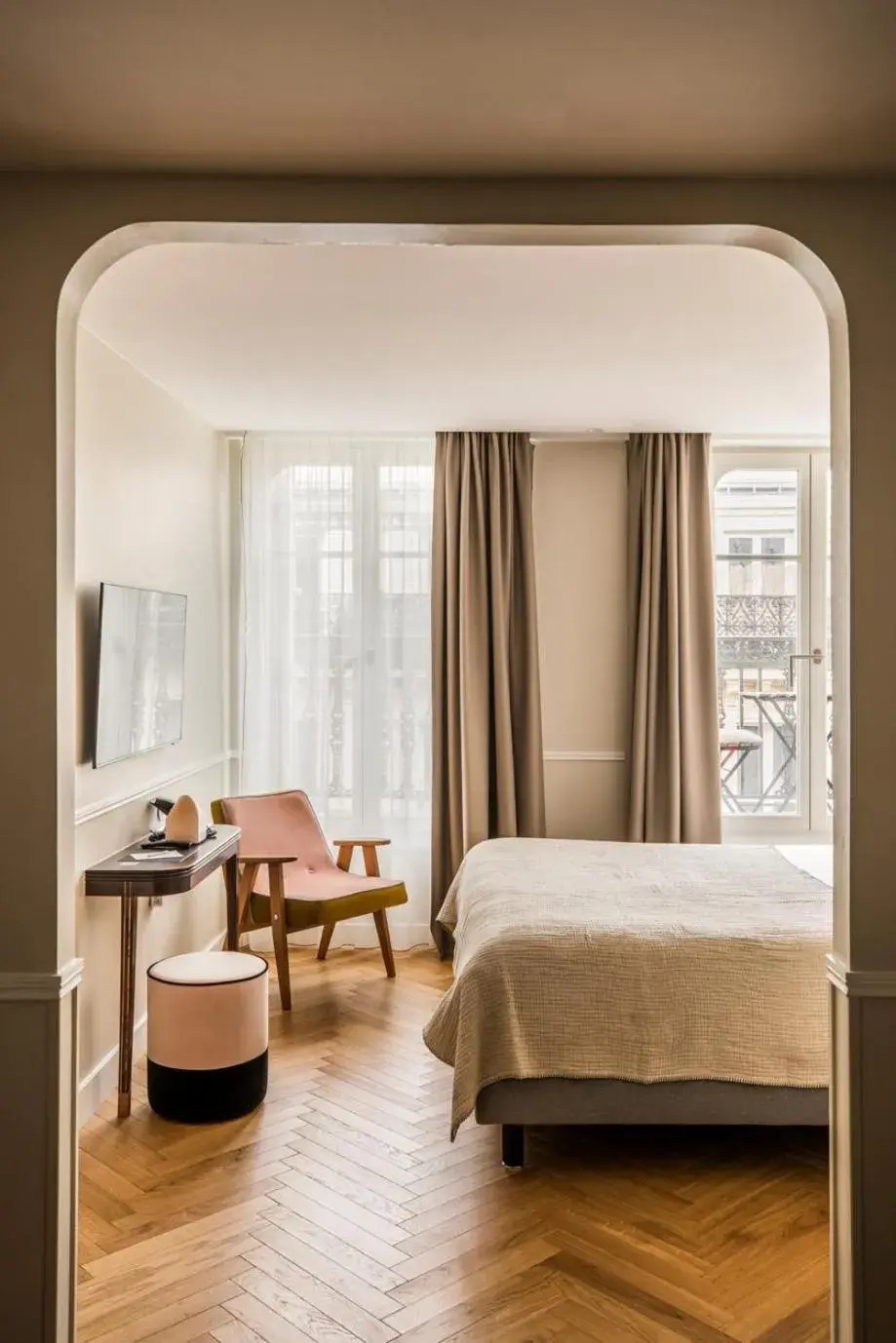 Deluxe Double Room with Balcony in Hôtel Chamar Deluxe Double Room with Balcony in Hôtel Chamar