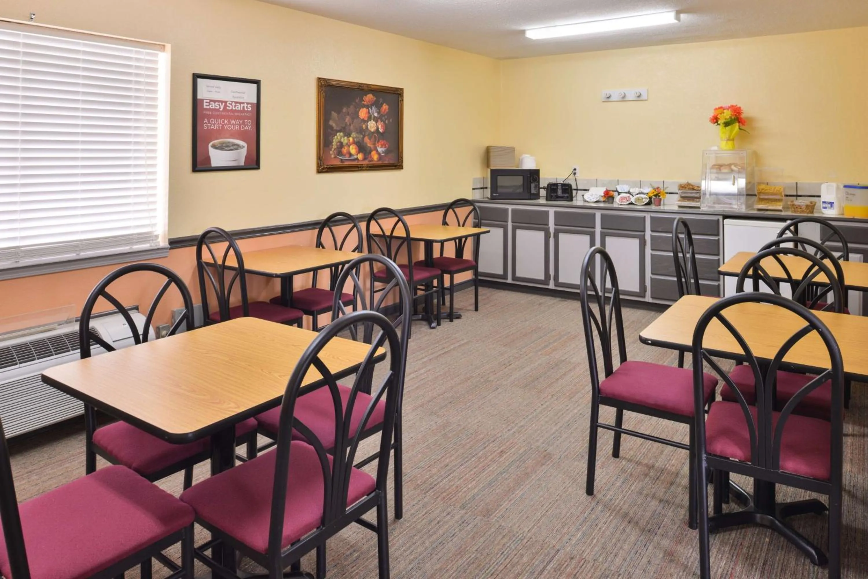 Restaurant/places to eat in Americas Best Value Inn Knob Noster