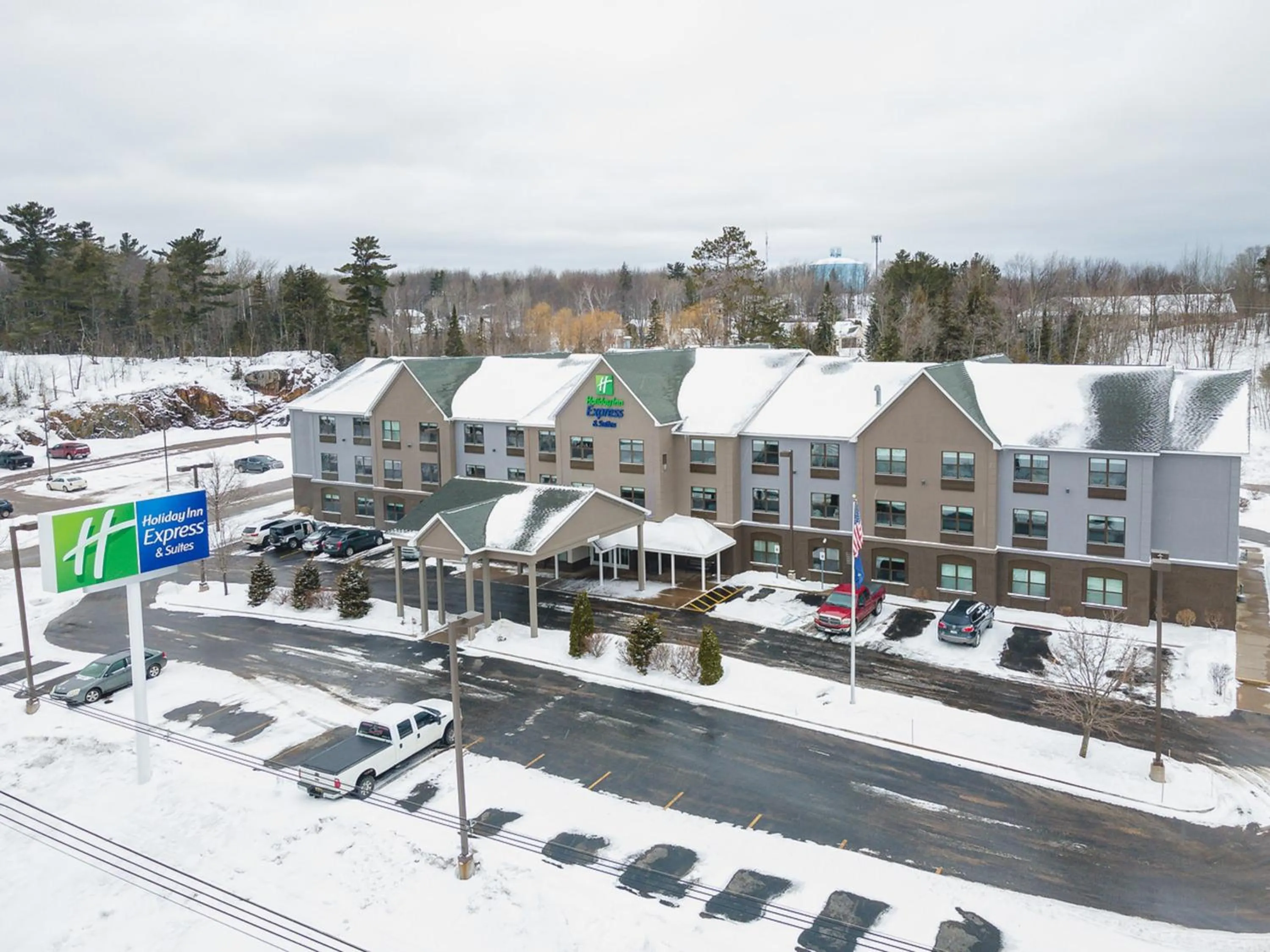Holiday Inn Express & Suites Marquette by IHG