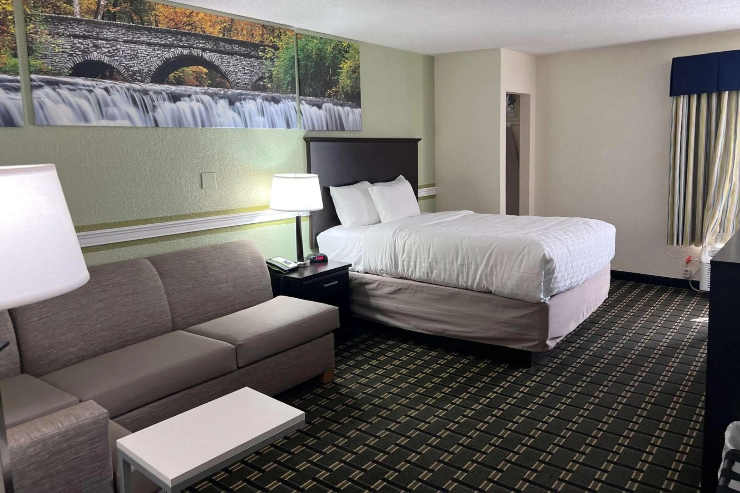 Bedroom, Bed in Clarion Pointe